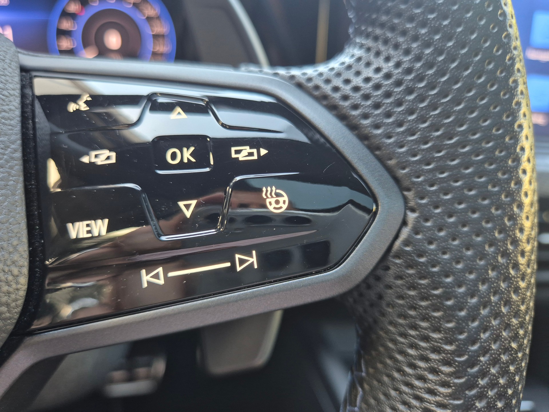VW Golf 2.0 TSI R DSG 4Motion-image-14