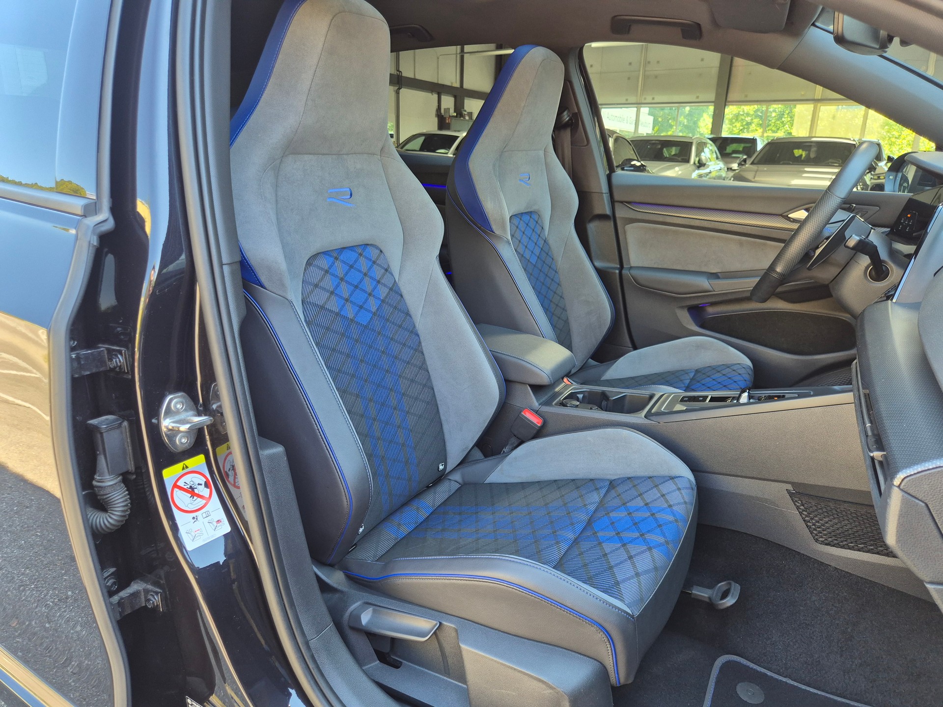 VW Golf 2.0 TSI R DSG 4Motion-image-18