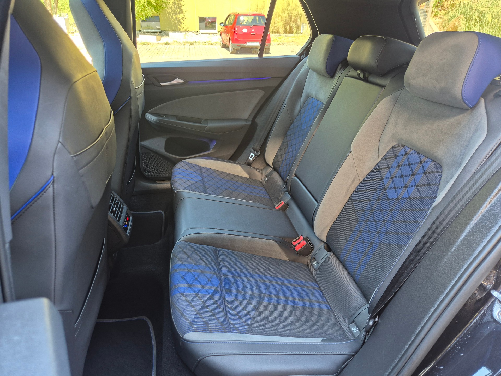 VW Golf 2.0 TSI R DSG 4Motion-image-17