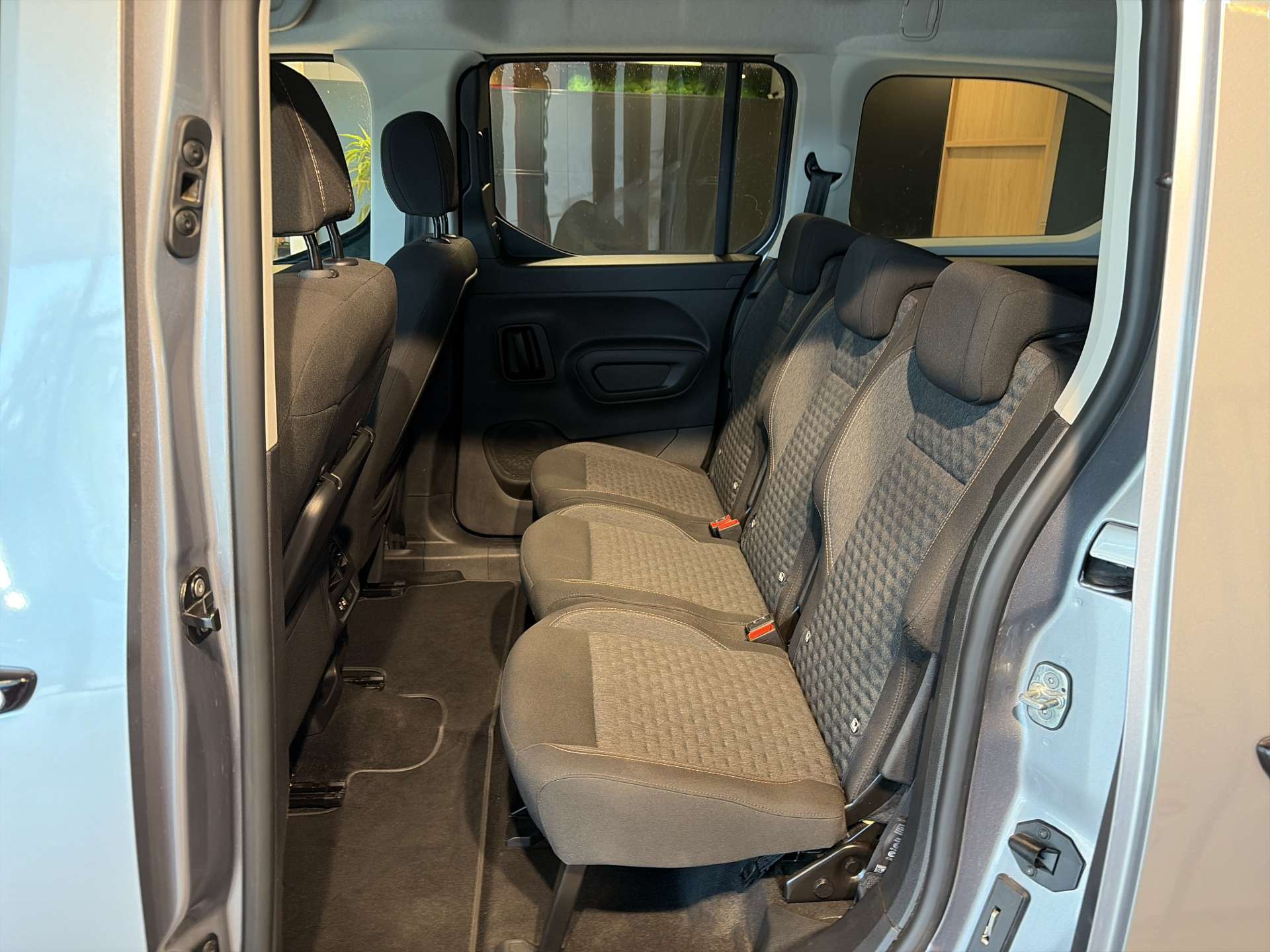 PEUGEOT Rifter Long 1.5 BlueHDi 7 Plätzer GT EAT-Automat-image-6
