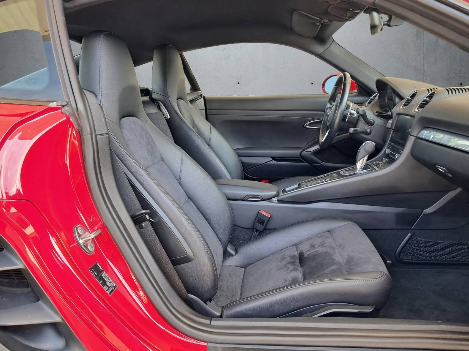 PORSCHE 718 Cayman-image-14