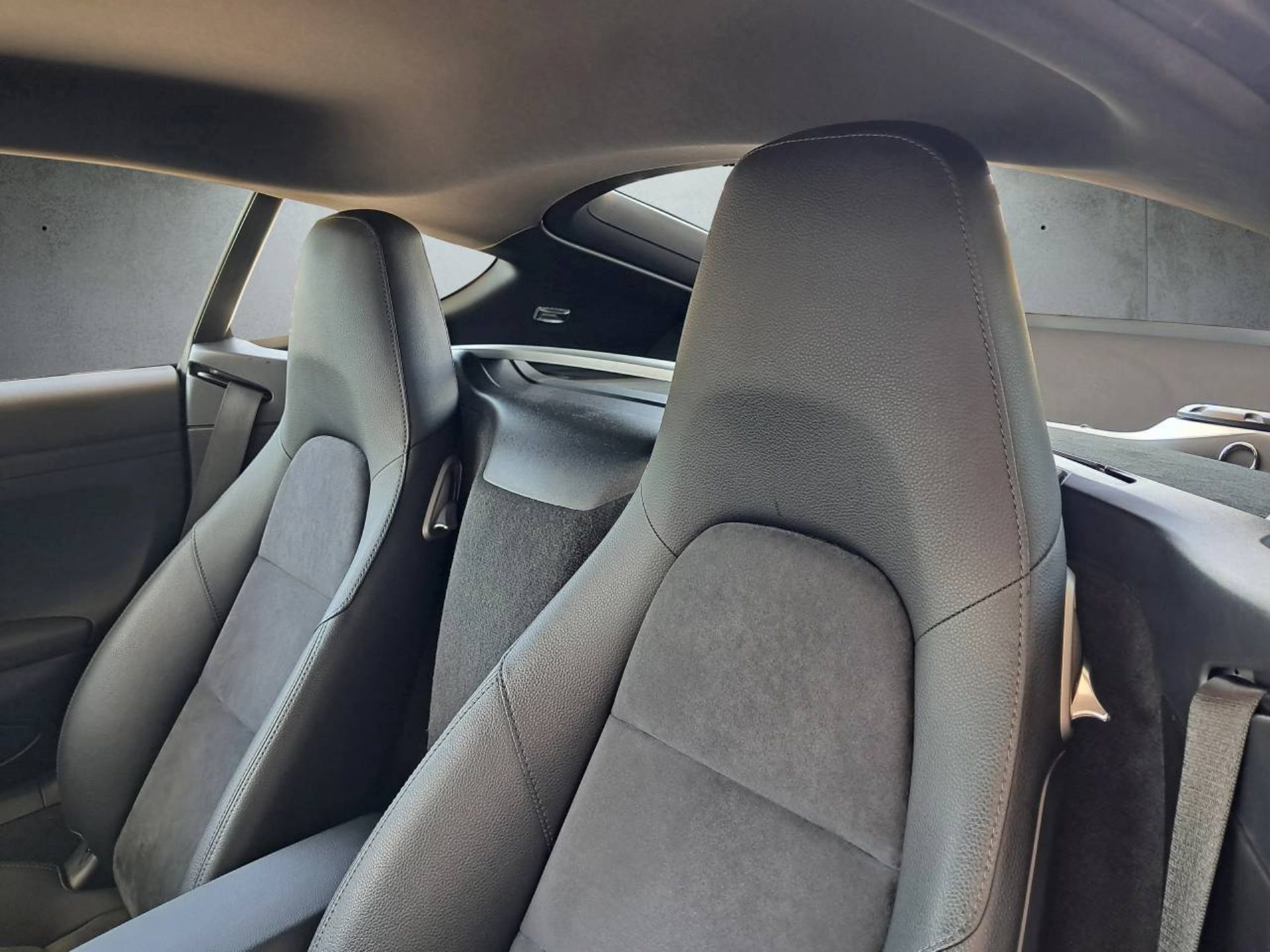 PORSCHE 718 Cayman-image-15