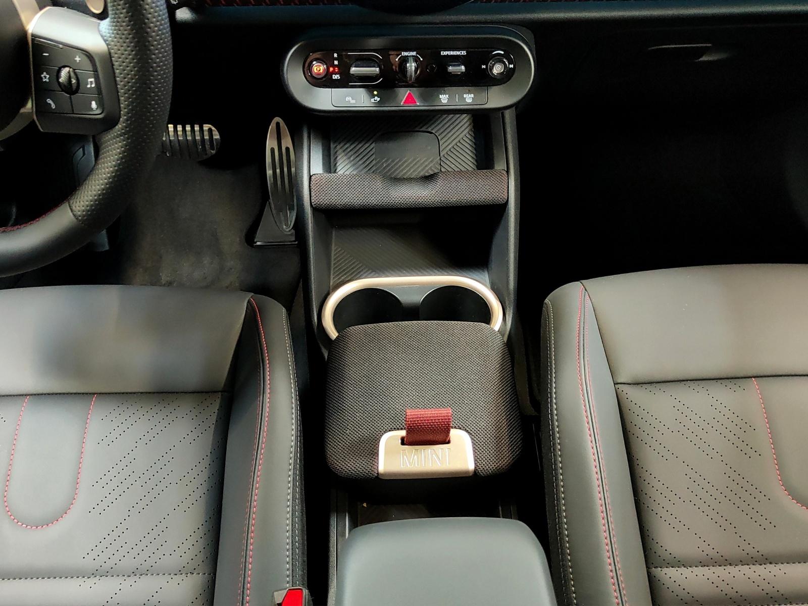 MINI Countryman U25 2.0i John Cooper Works ALL4-image-12