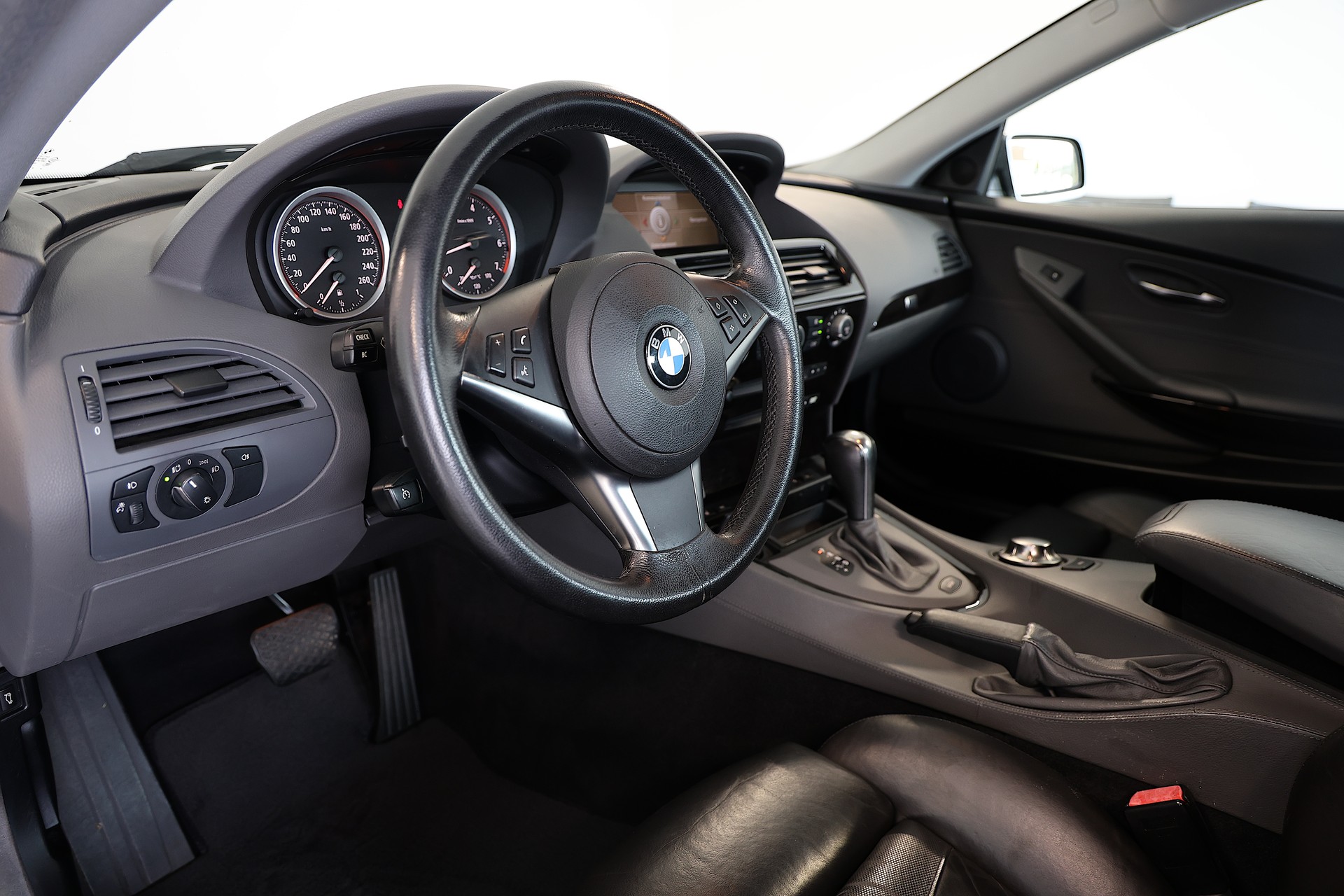 BMW 645Ci V8 Coupé *frisch Ab MFK*-image-8