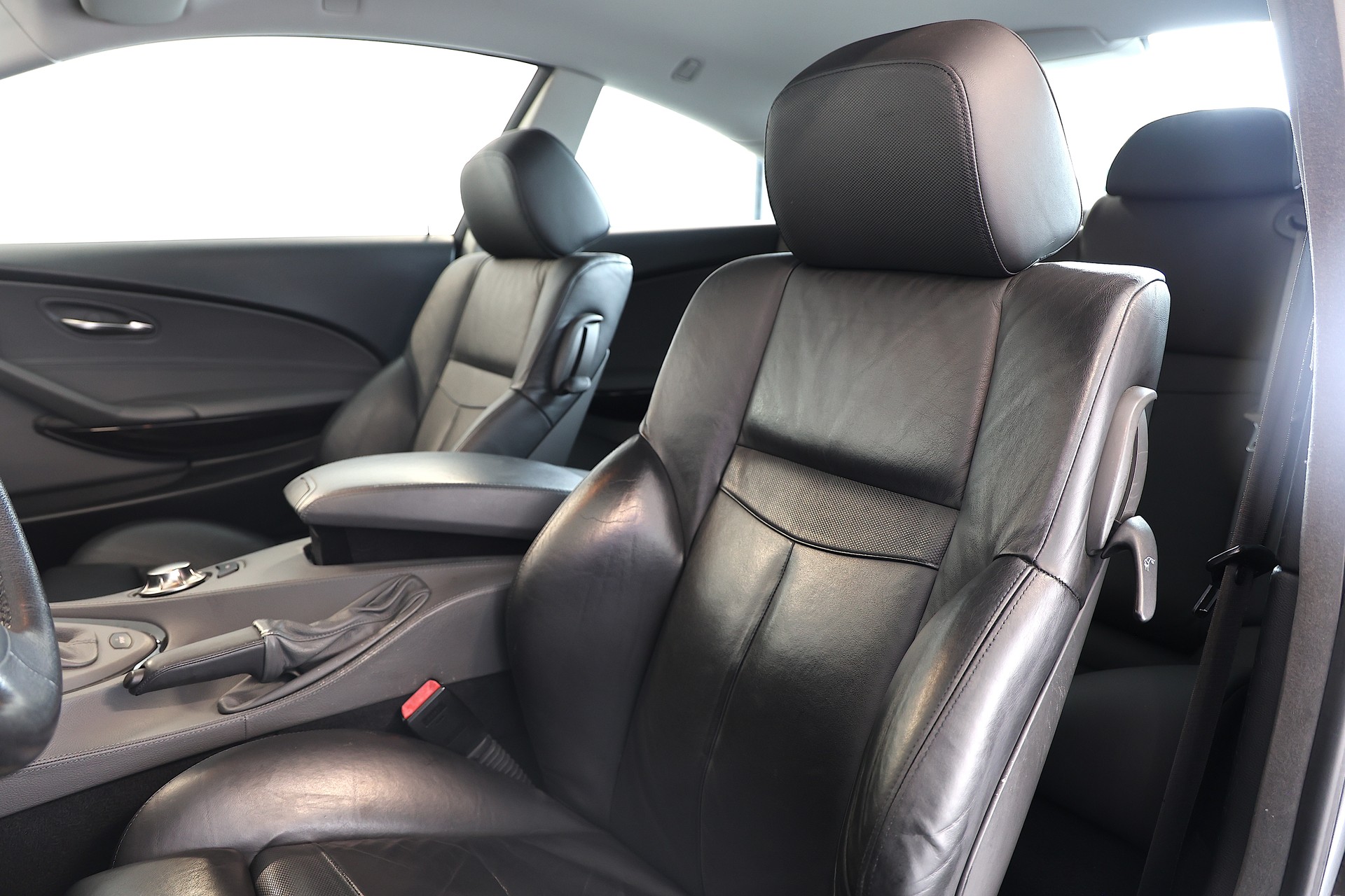 BMW 645Ci V8 Coupé *frisch Ab MFK*-image-7