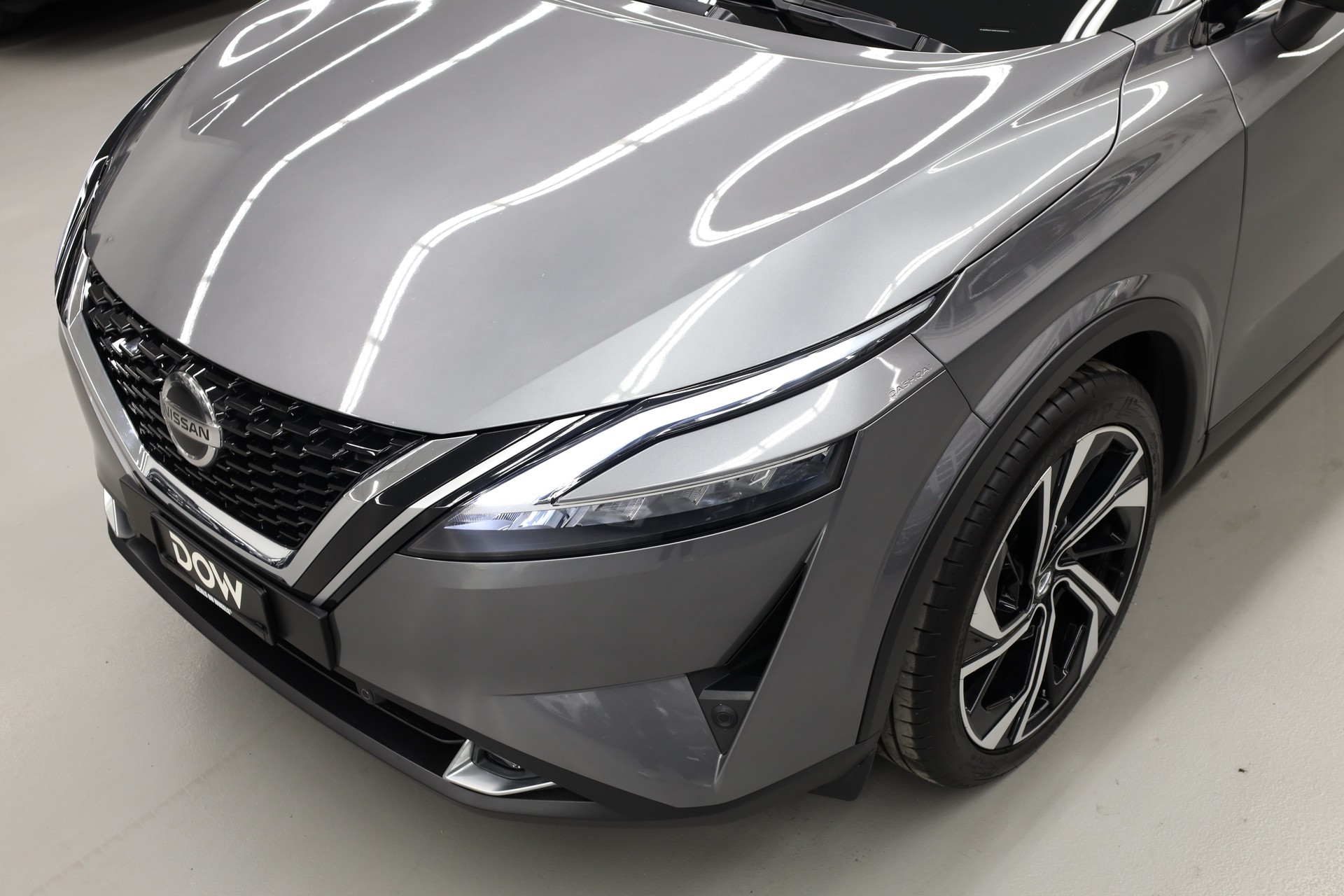 NISSAN Qashqai 1.3 DIG-T Tekna+ 4x4-image-4