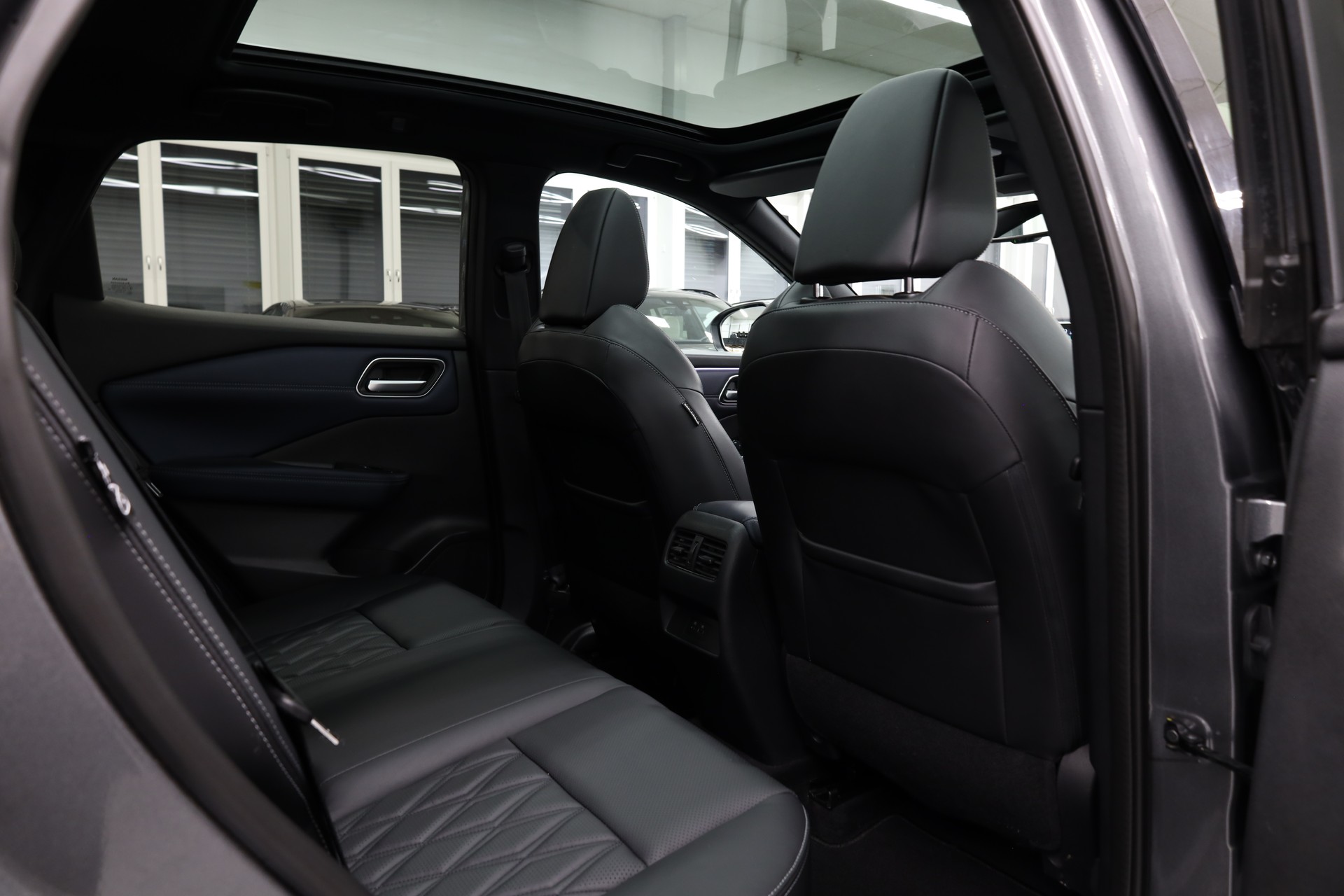 NISSAN Qashqai 1.3 DIG-T Tekna+ 4x4-image-25