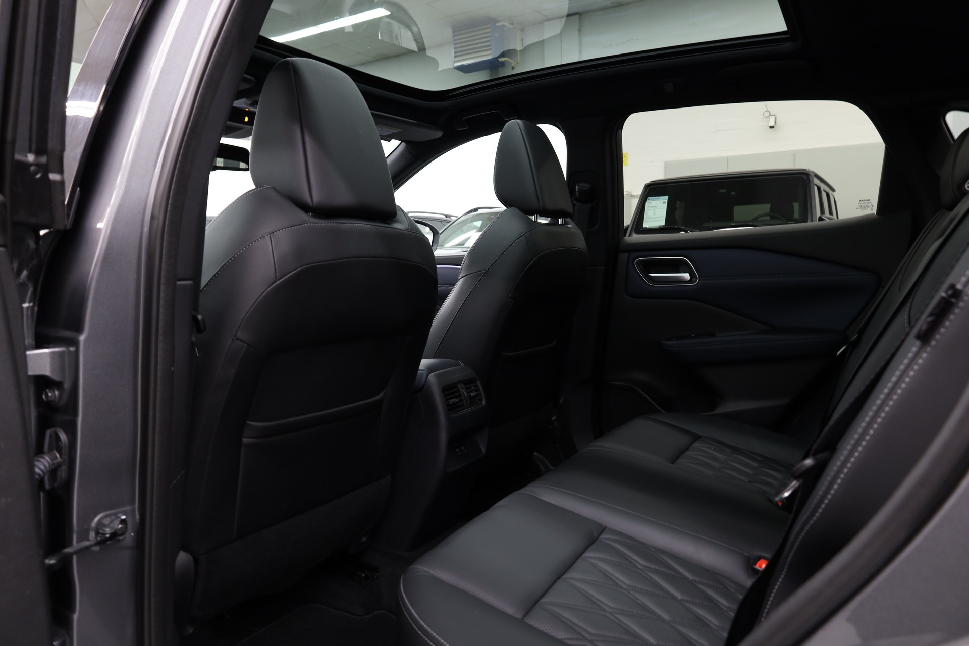 NISSAN Qashqai 1.3 DIG-T Tekna+ 4x4-image-24