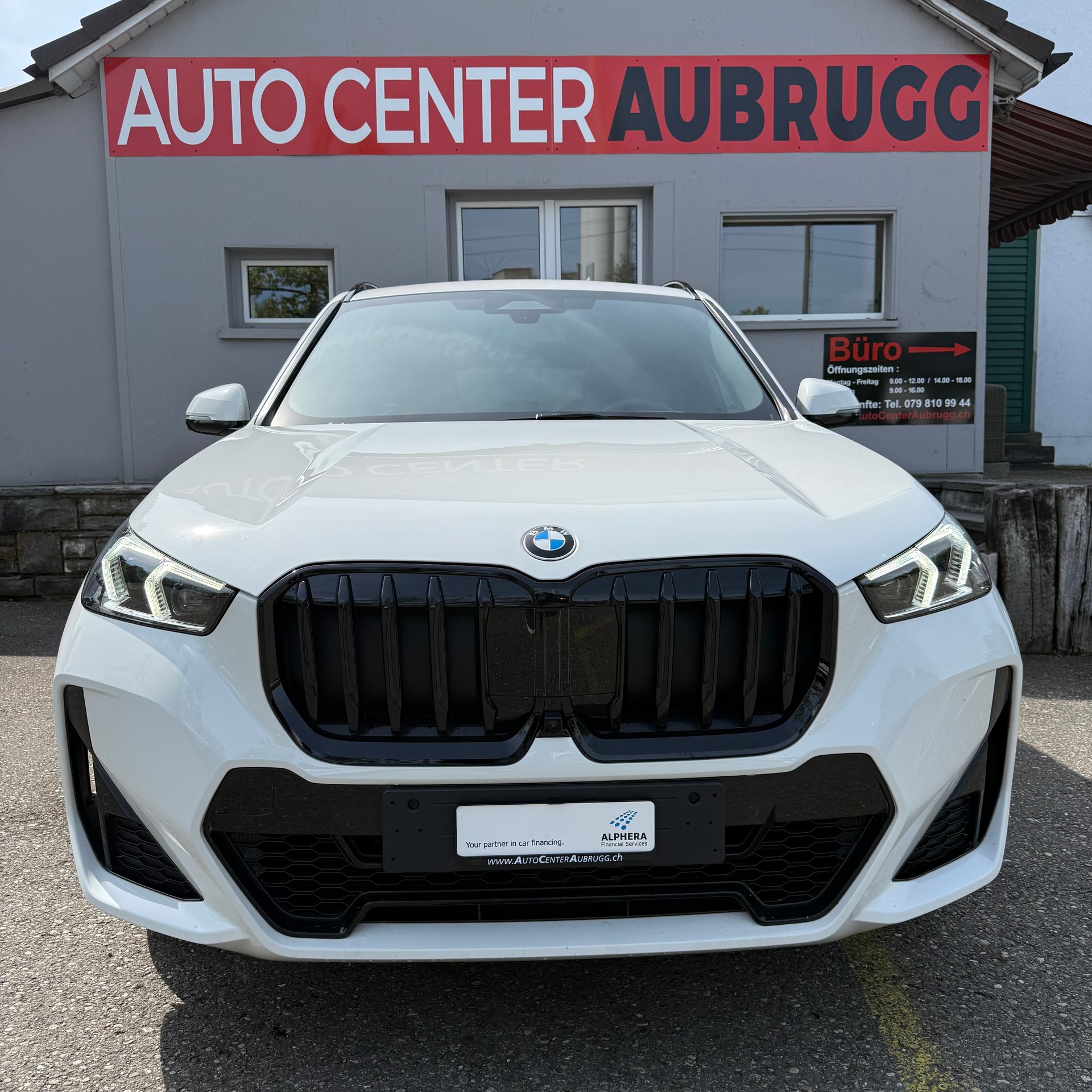 BMW X1 xDrive 20d 48V M Sport *PANORAMA-DACH / ANHÄNGERKUPPLUNG / CH-FAHRZEUG*-image-3