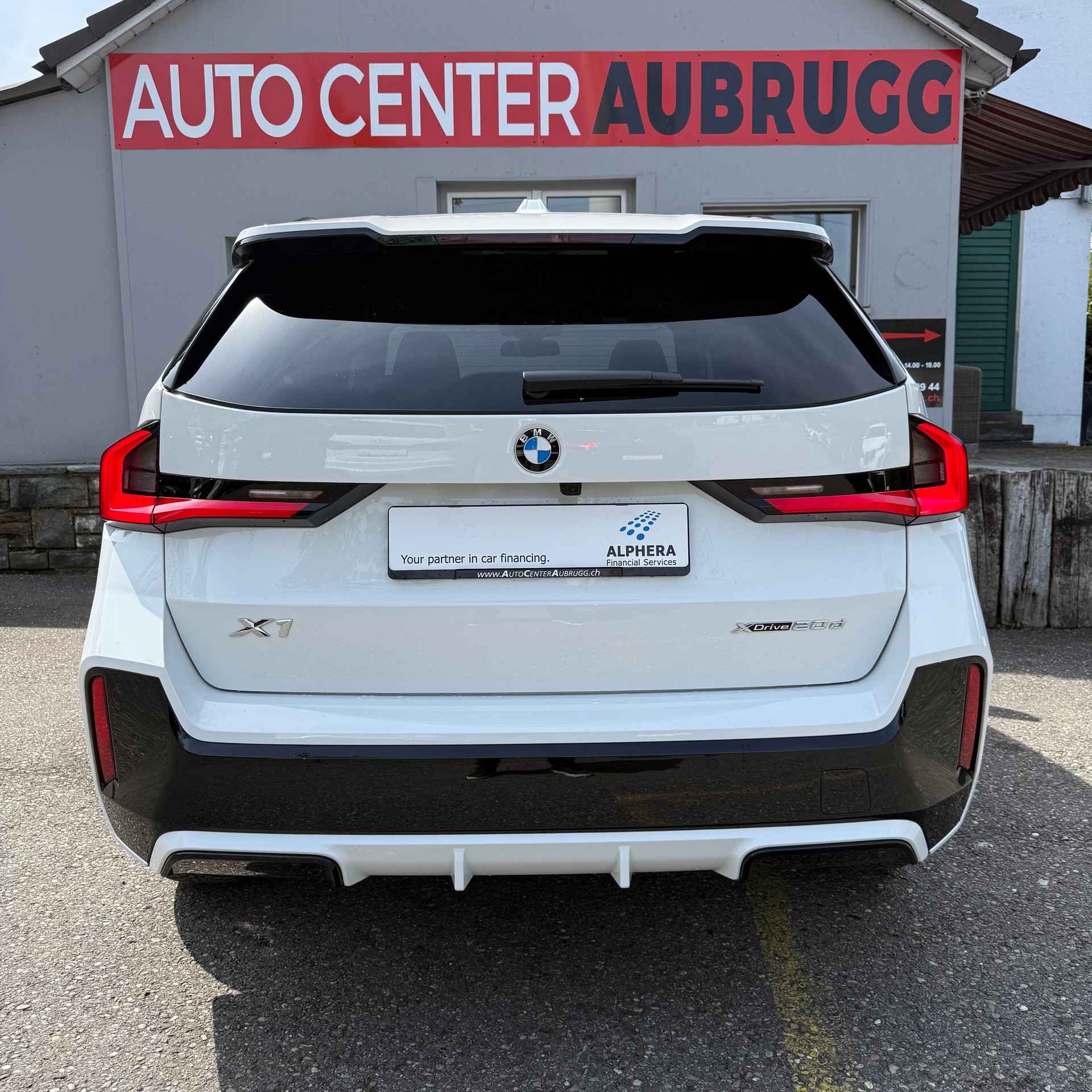 BMW X1 xDrive 20d 48V M Sport *PANORAMA-DACH / ANHÄNGERKUPPLUNG / CH-FAHRZEUG*-image-5