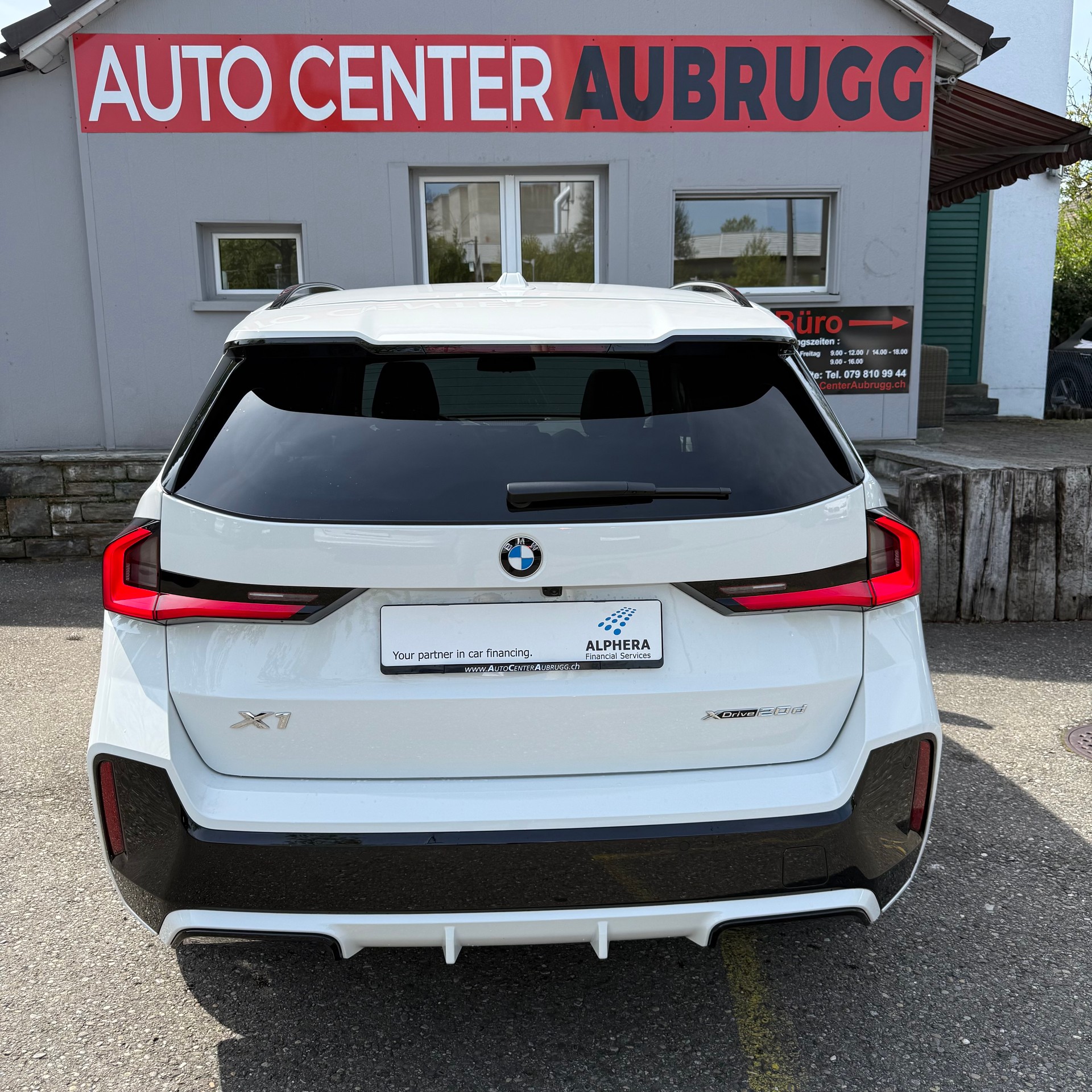 BMW X1 xDrive 20d 48V M Sport *PANORAMA-DACH / ANHÄNGERKUPPLUNG / CH-FAHRZEUG*-image-4