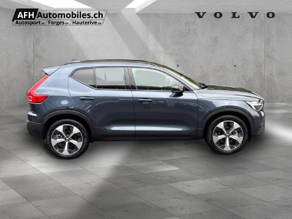 VOLVO XC40 2.0 B3 MH Plus Dark-image-3