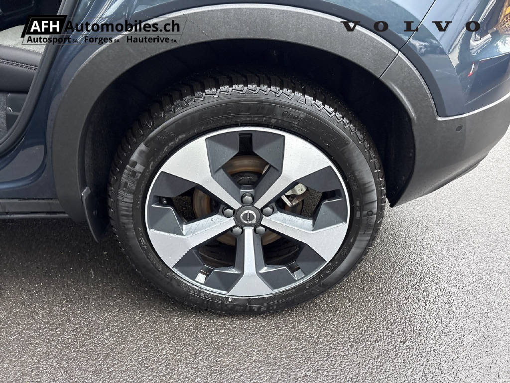 VOLVO XC40 2.0 B3 MH Plus Dark-image-16