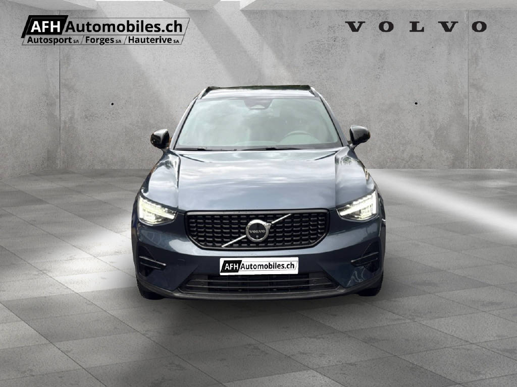 VOLVO XC40 2.0 B3 MH Plus Dark-image-2