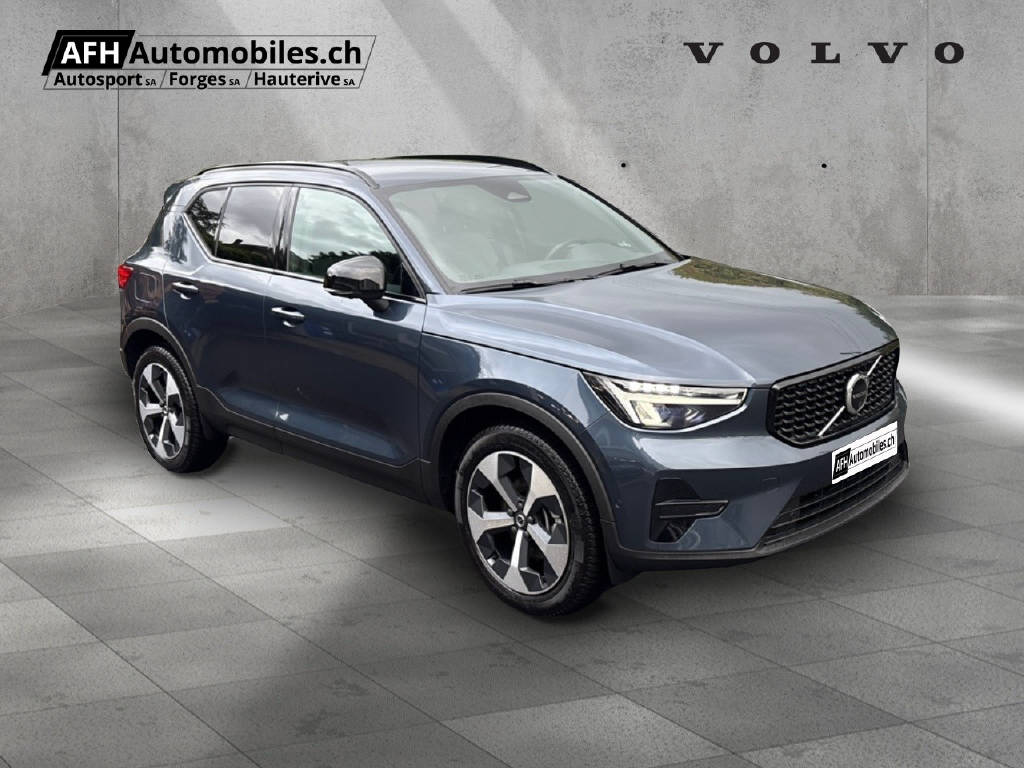VOLVO XC40 2.0 B3 MH Plus Dark-image-1