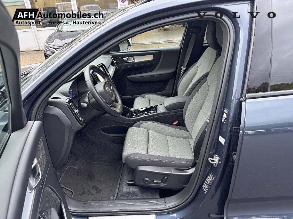 VOLVO XC40 2.0 B3 MH Plus Dark-image-8