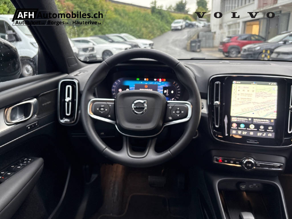VOLVO XC40 2.0 B3 MH Plus Dark-image-9