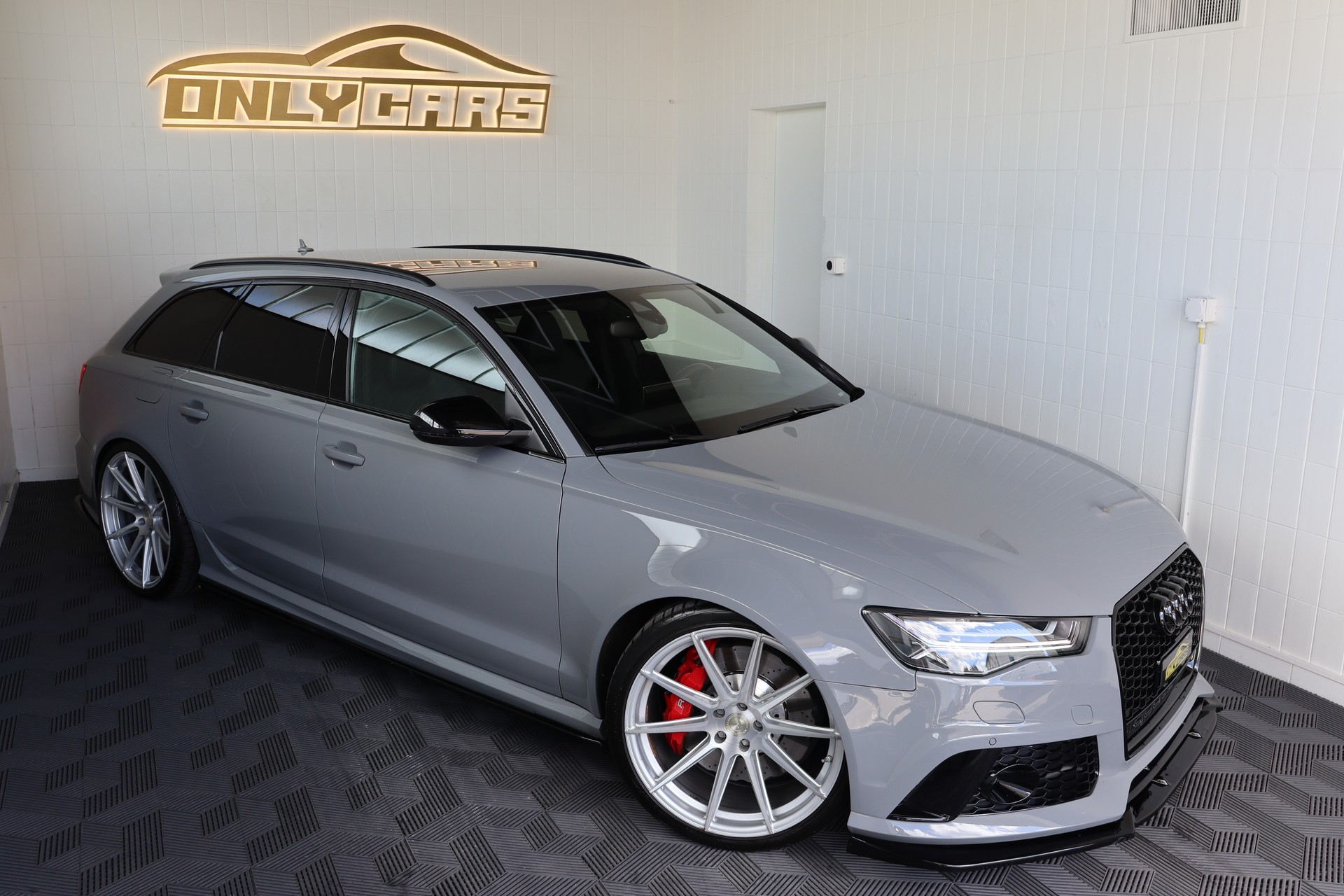 AUDI RS6 Avant 4.0 TFSI V8 QUATTRO TIPTRONIC ** MILLTEK AUSPUFF ** TIEFERGELEGT ** 8-FACH FELGEN ** CH-FAHRZEUG **-showroom-element-2