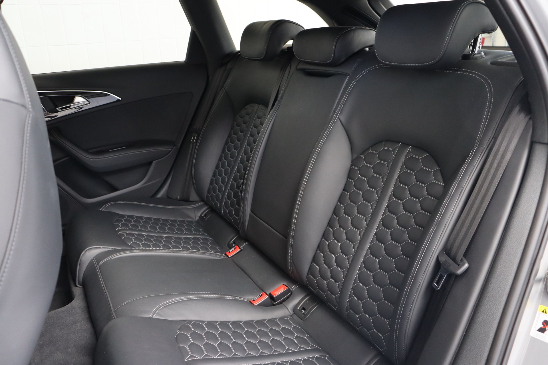 AUDI RS6 Avant 4.0 TFSI V8 QUATTRO TIPTRONIC ** MILLTEK AUSPUFF ** TIEFERGELEGT ** 8-FACH FELGEN ** CH-FAHRZEUG **-image-19
