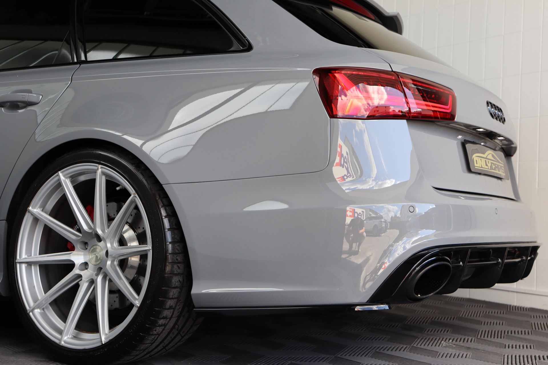 AUDI RS6 Avant 4.0 TFSI V8 QUATTRO TIPTRONIC ** MILLTEK AUSPUFF ** TIEFERGELEGT ** 8-FACH FELGEN ** CH-FAHRZEUG **-image-11