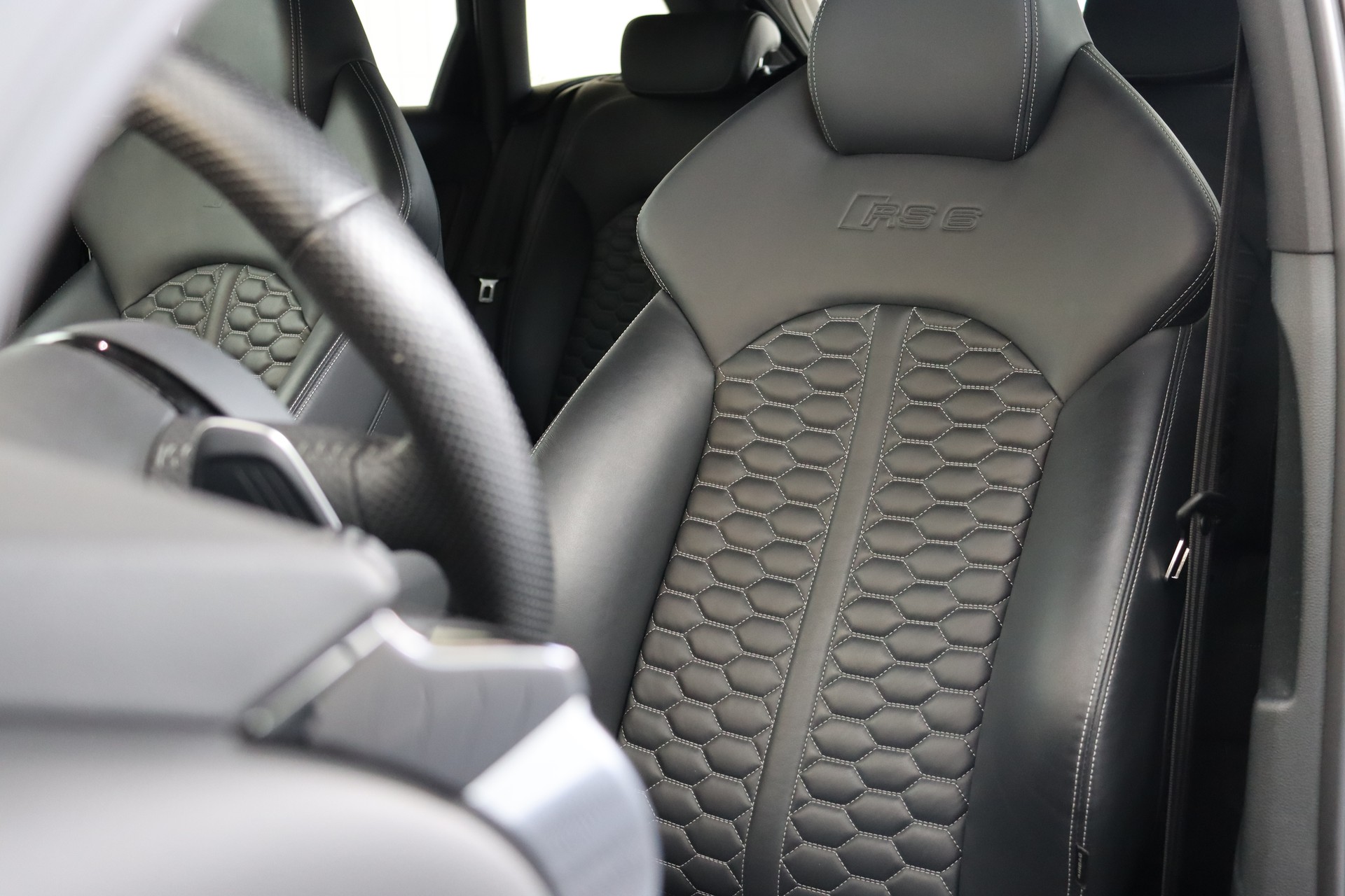 AUDI RS6 Avant 4.0 TFSI V8 QUATTRO TIPTRONIC ** MILLTEK AUSPUFF ** TIEFERGELEGT ** 8-FACH FELGEN ** CH-FAHRZEUG **-image-16