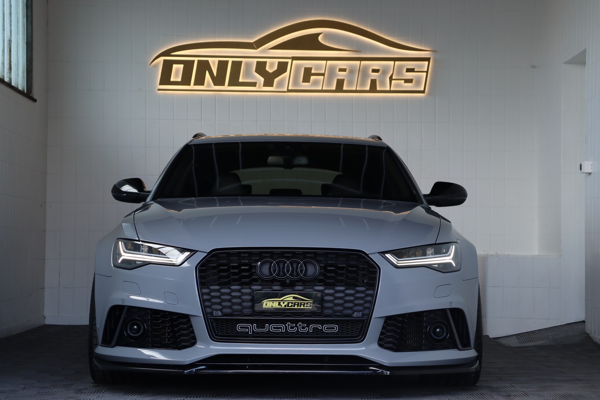AUDI RS6 Avant 4.0 TFSI V8 QUATTRO TIPTRONIC ** MILLTEK AUSPUFF ** TIEFERGELEGT ** 8-FACH FELGEN ** CH-FAHRZEUG **-showroom-element-1