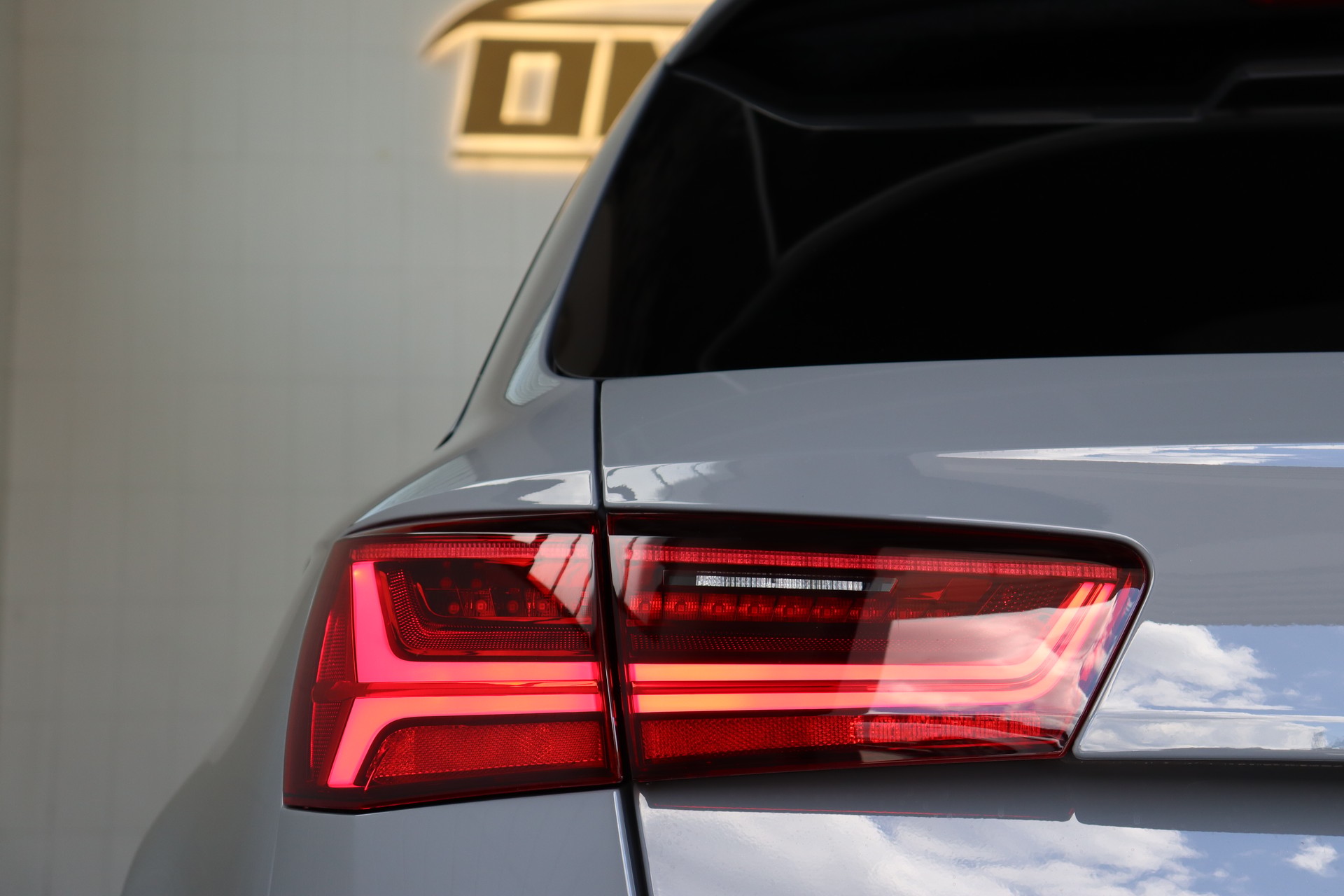 AUDI RS6 Avant 4.0 TFSI V8 QUATTRO TIPTRONIC ** MILLTEK AUSPUFF ** TIEFERGELEGT ** 8-FACH FELGEN ** CH-FAHRZEUG **-image-13