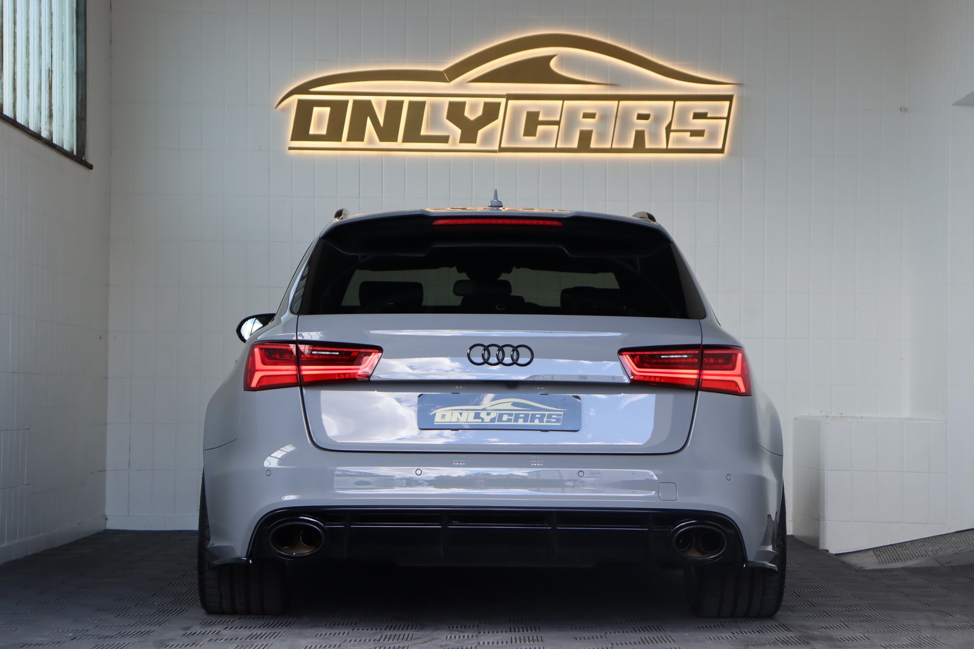AUDI RS6 Avant 4.0 TFSI V8 QUATTRO TIPTRONIC ** MILLTEK AUSPUFF ** TIEFERGELEGT ** 8-FACH FELGEN ** CH-FAHRZEUG **-image-8