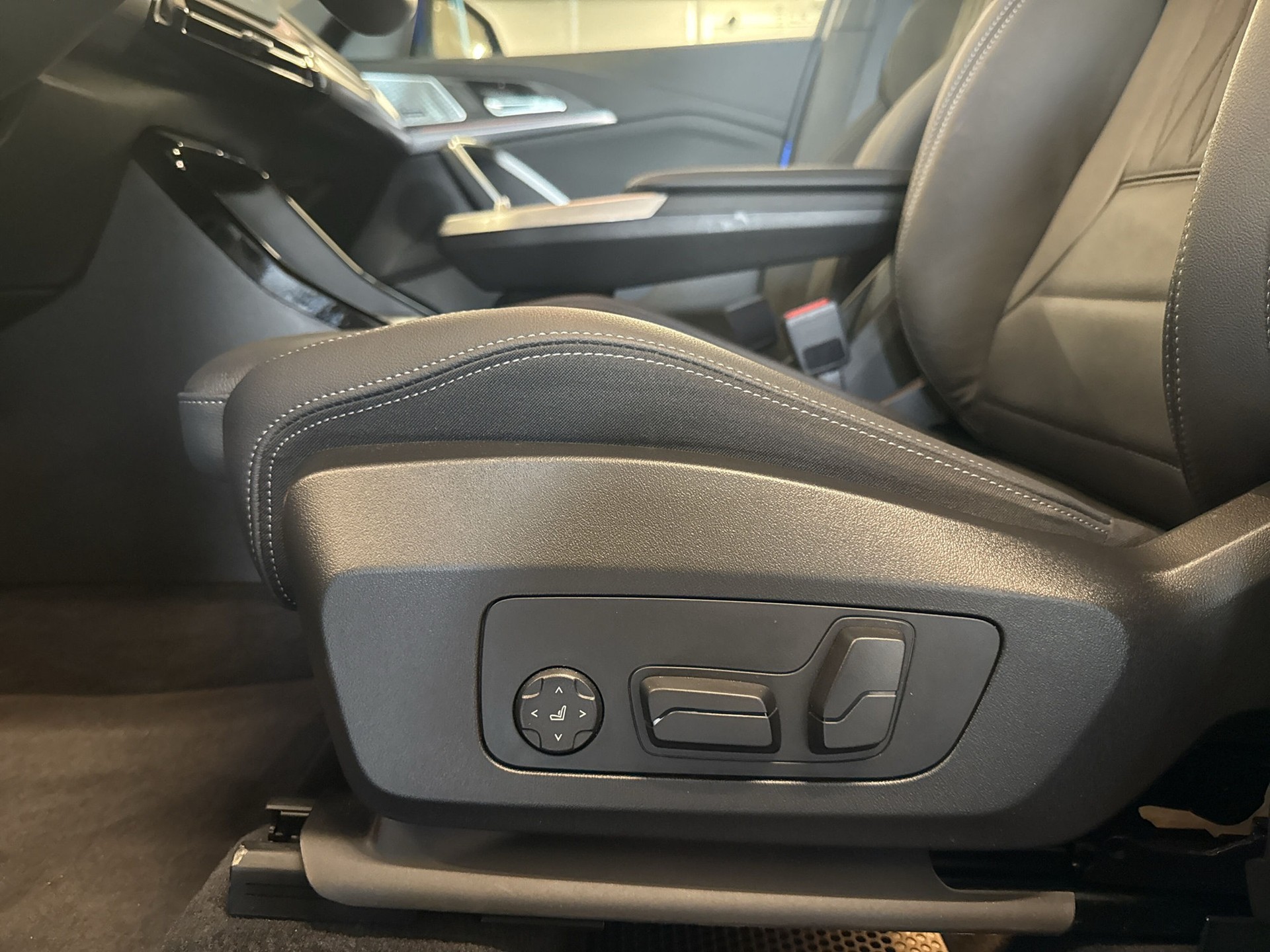 BMW X1 xDrive 23d 48V M Sport-image-18