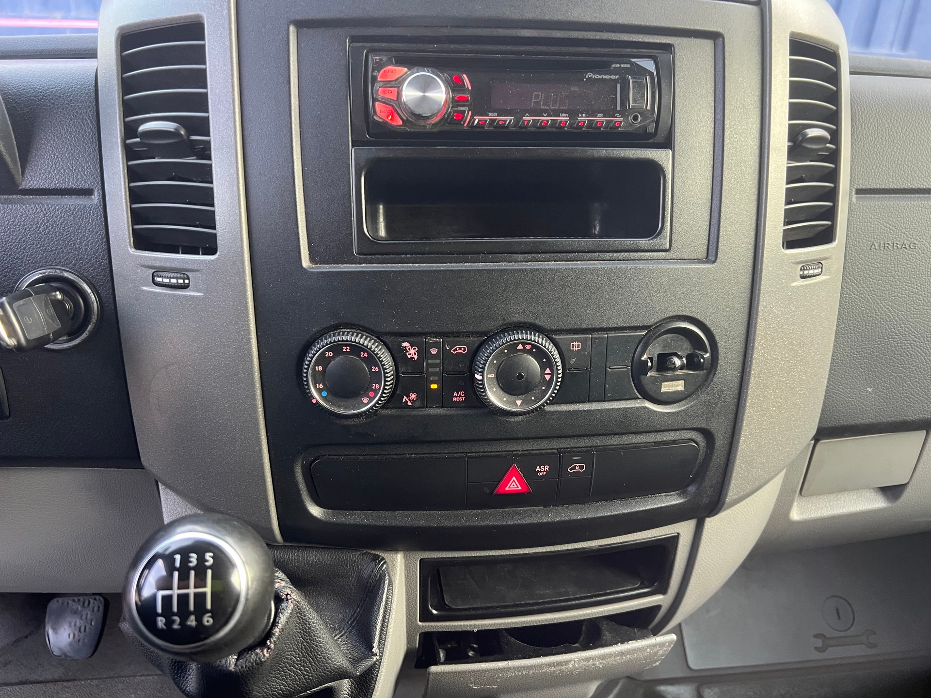 VW Crafter 35 2.0 TDI Pont bâché-image-8