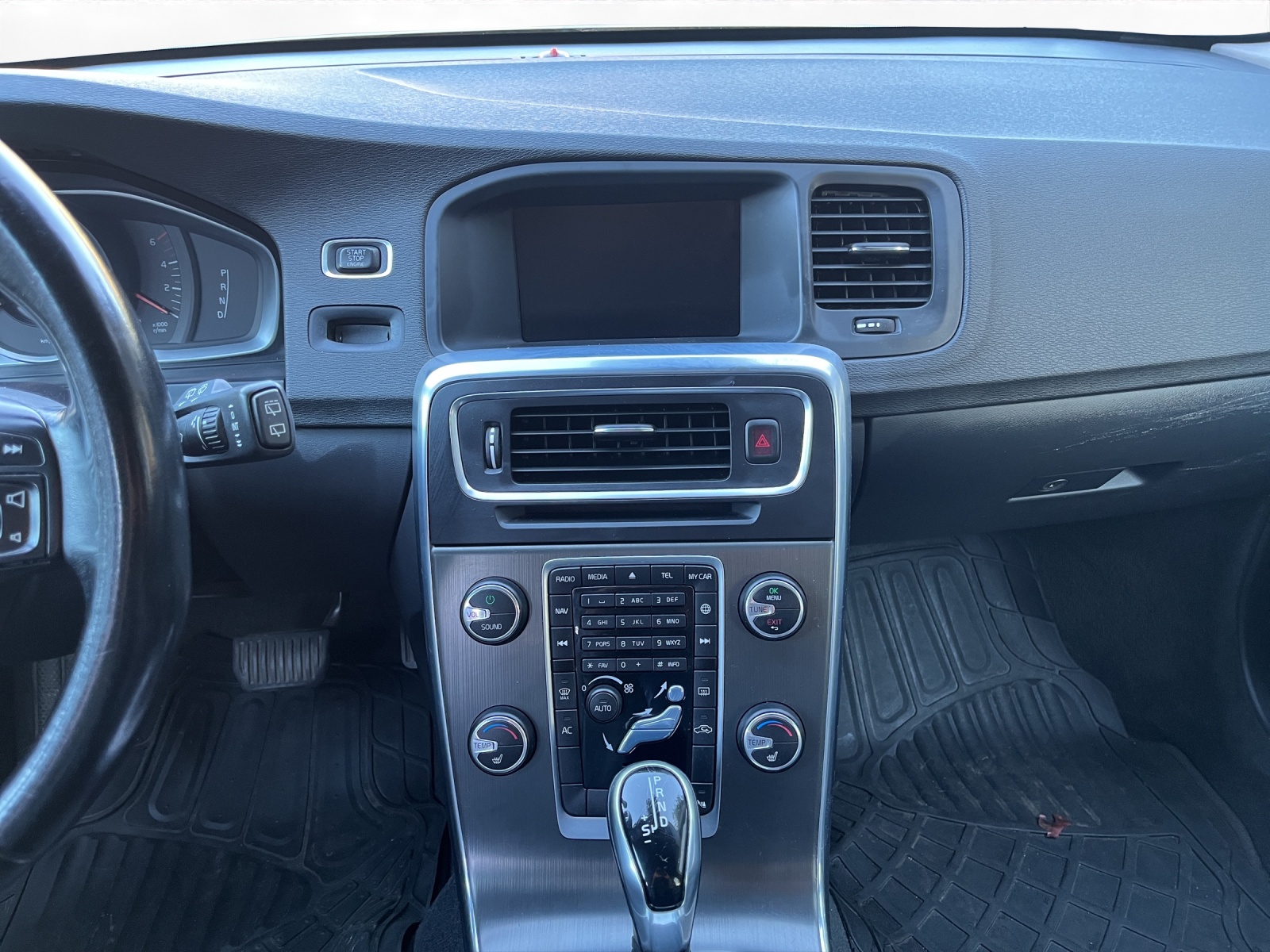 VOLVO V60 D5 AWD Momentum Geartronic-image-10