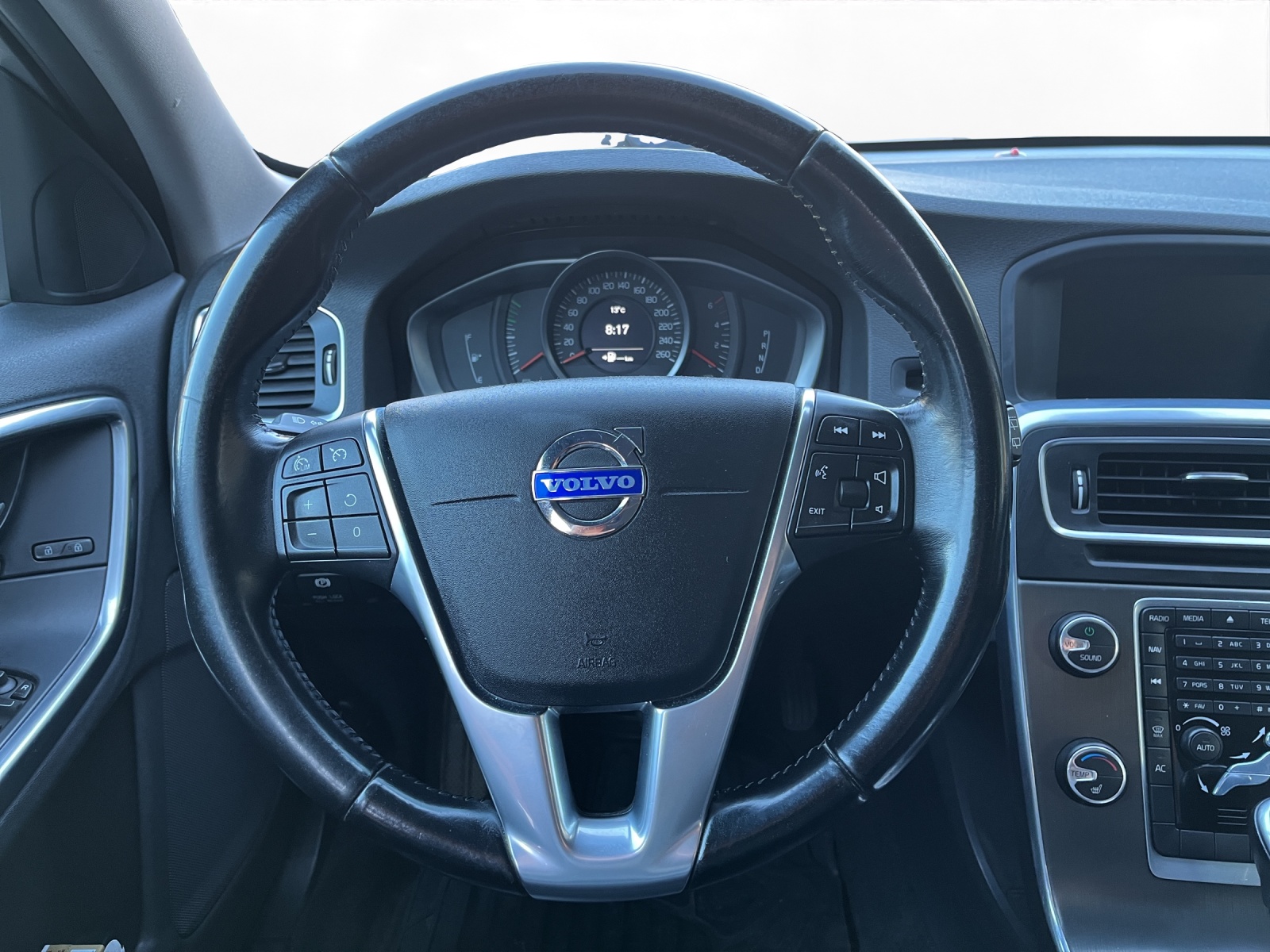 VOLVO V60 D5 AWD Momentum Geartronic-image-9