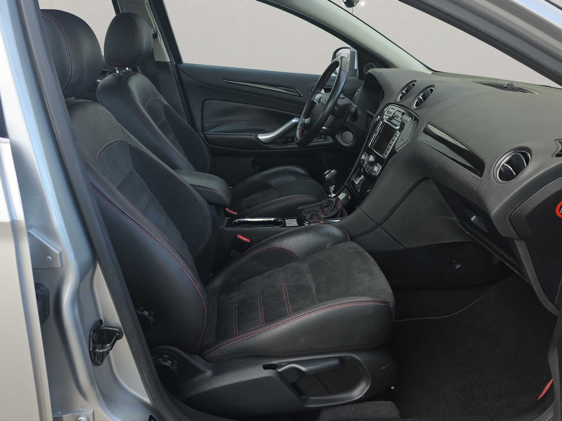 FORD Mondeo 2.5i 20V Turbo Titanium S-image-11