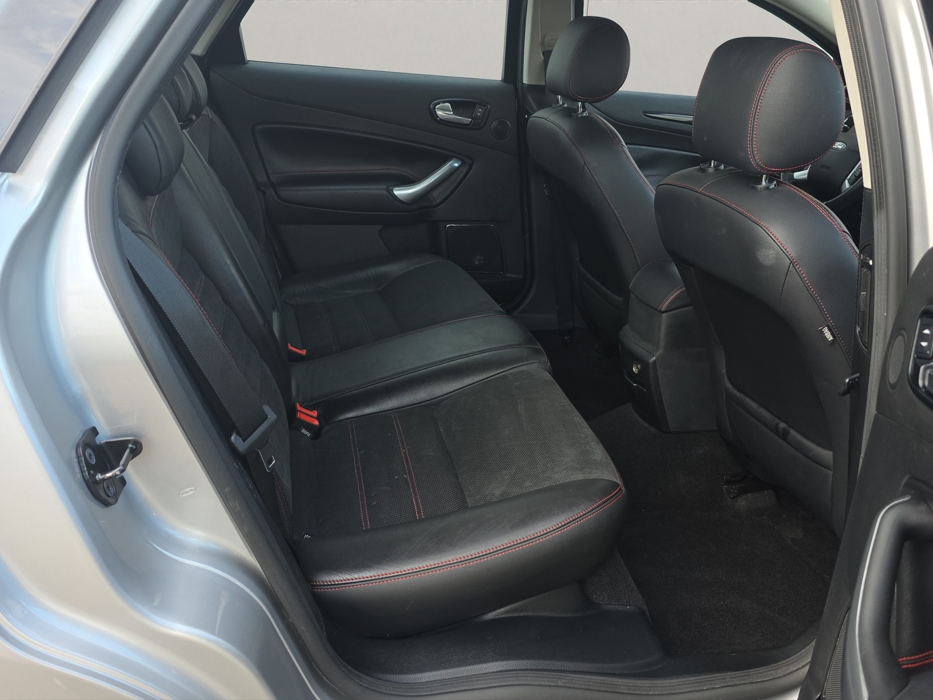 FORD Mondeo 2.5i 20V Turbo Titanium S-image-12