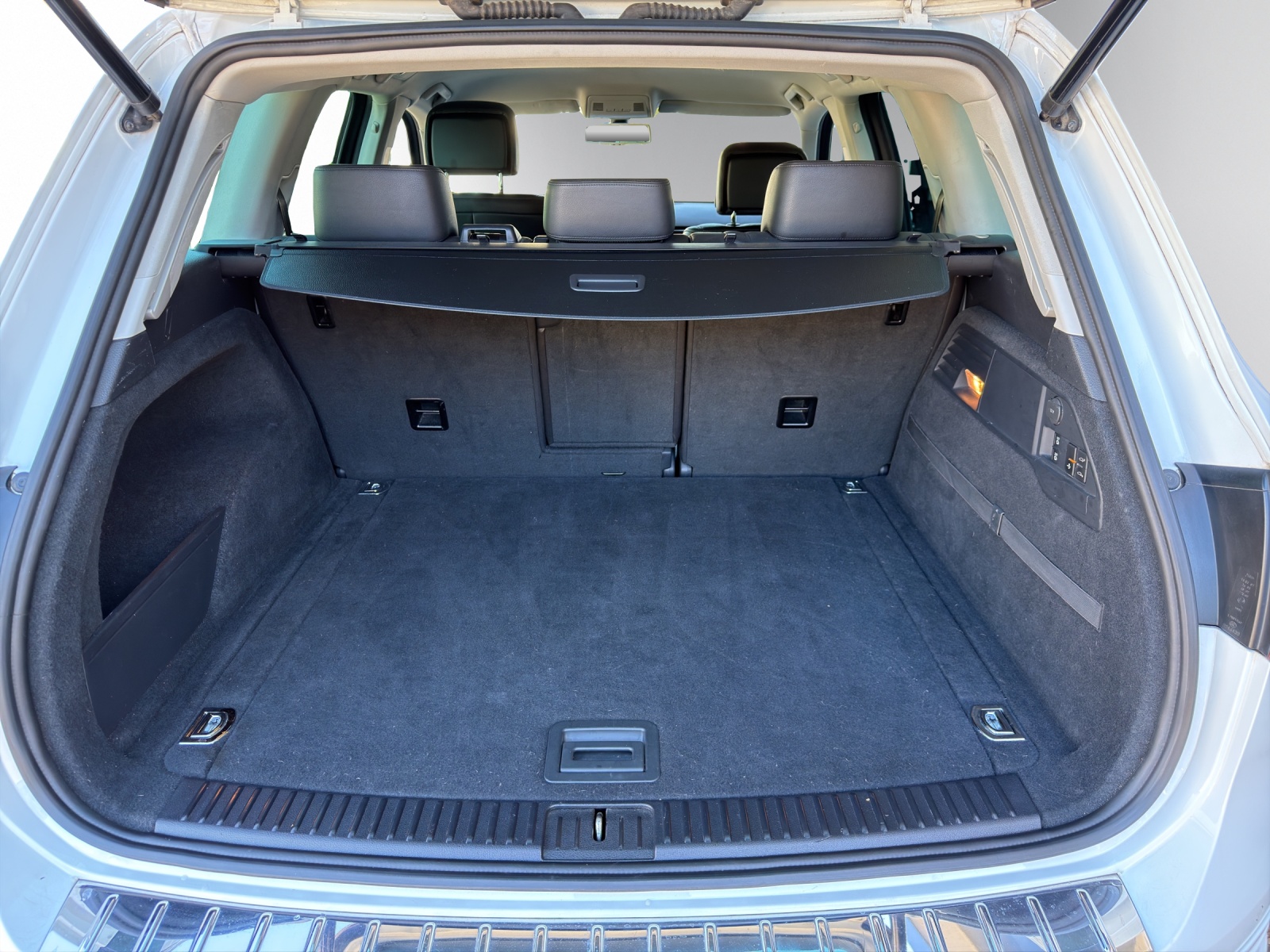 VW Touareg 3.0 V6 TDI 245 BlueMT R-Line-image-14