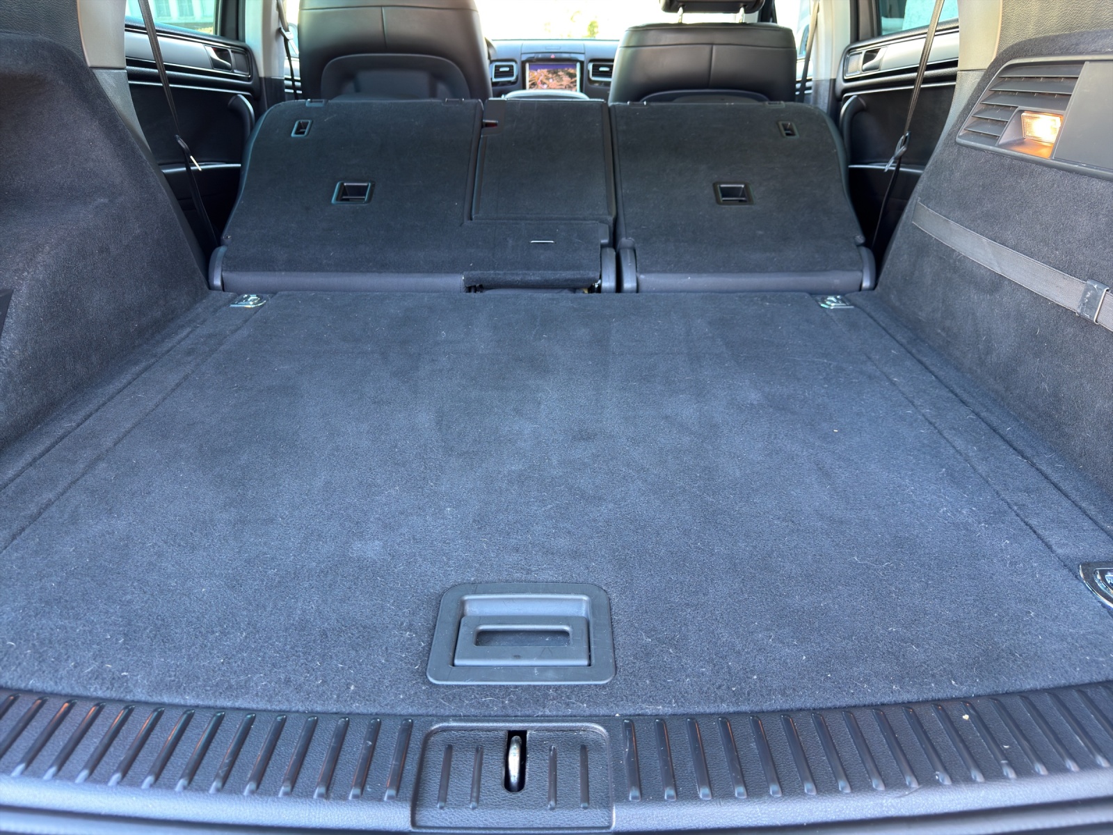 VW Touareg 3.0 V6 TDI 245 BlueMT R-Line-image-15