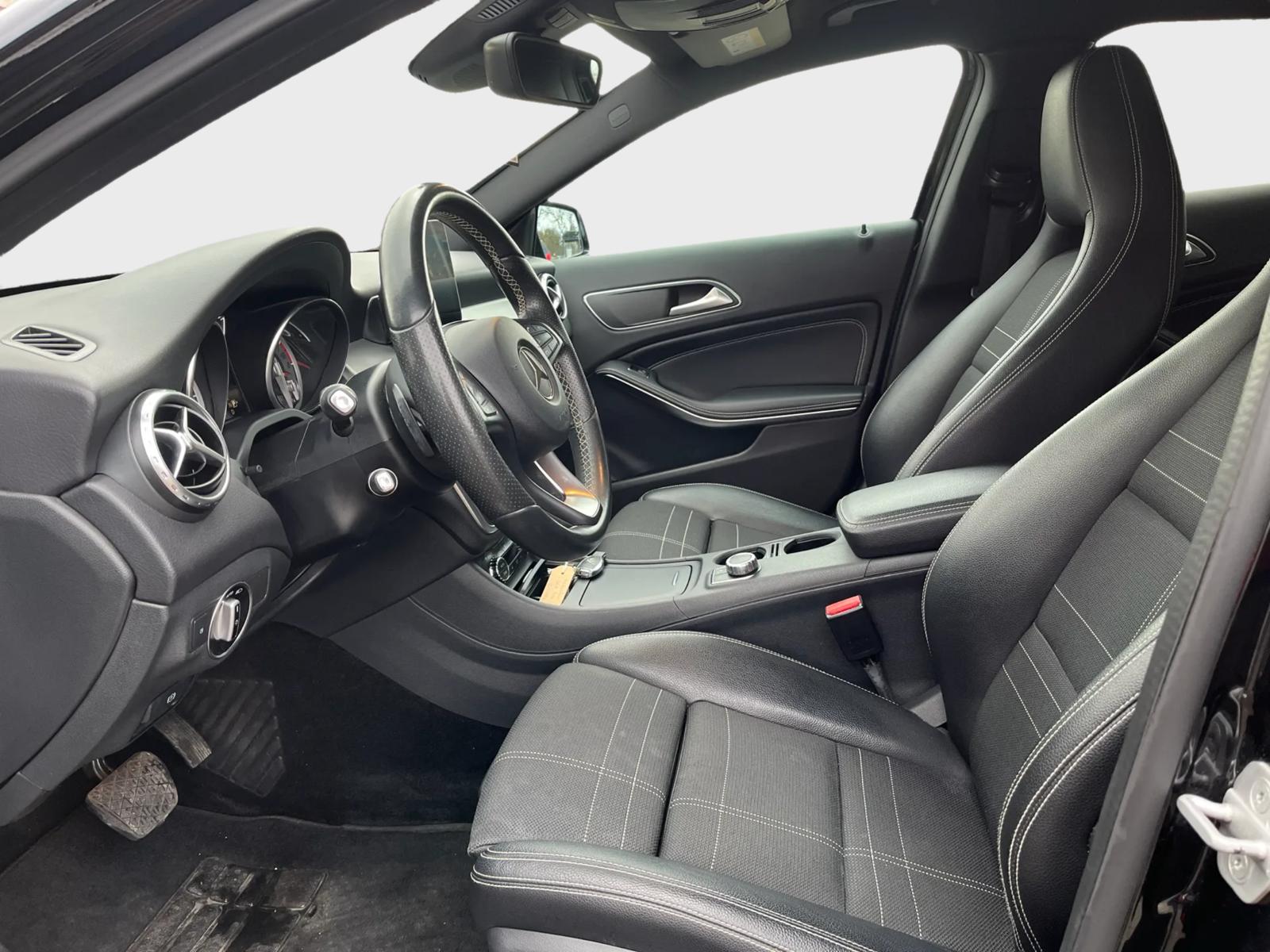 MERCEDES-BENZ GLA 200 Urban 7G-DCT-image-9
