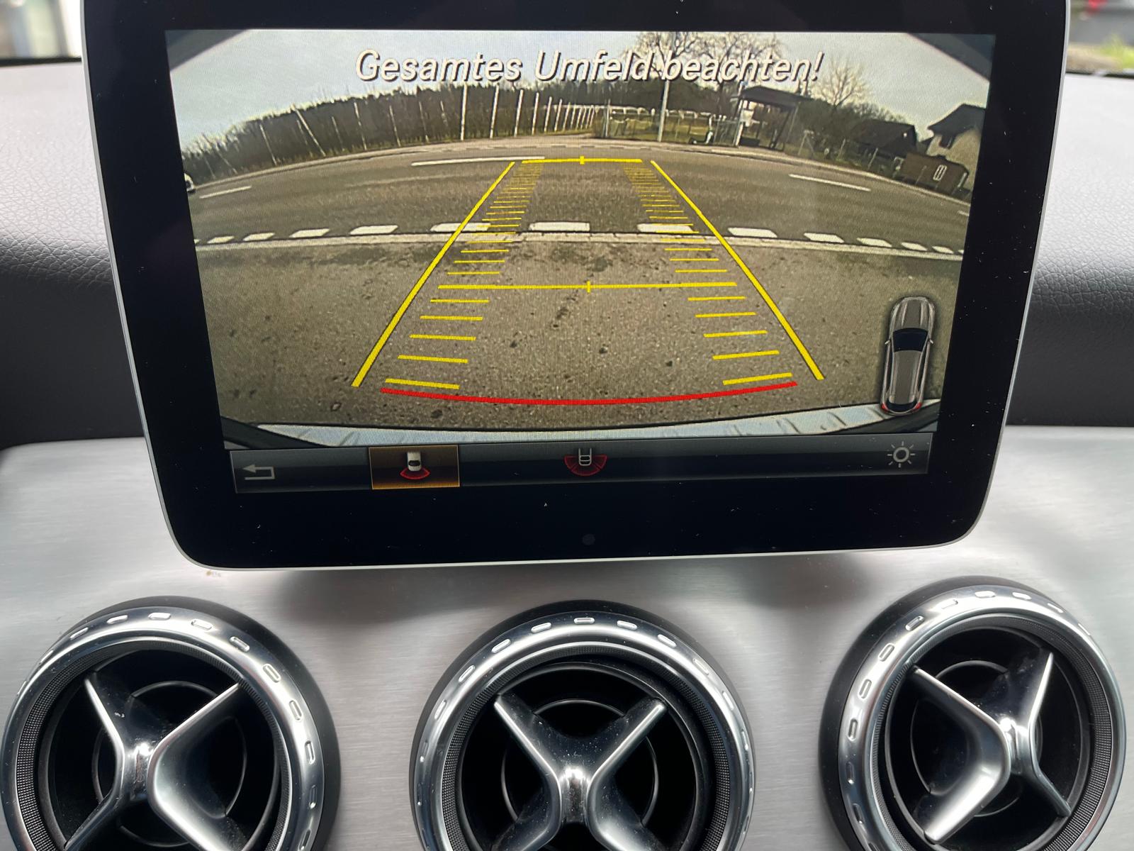 MERCEDES-BENZ GLA 200 Urban 7G-DCT-image-12