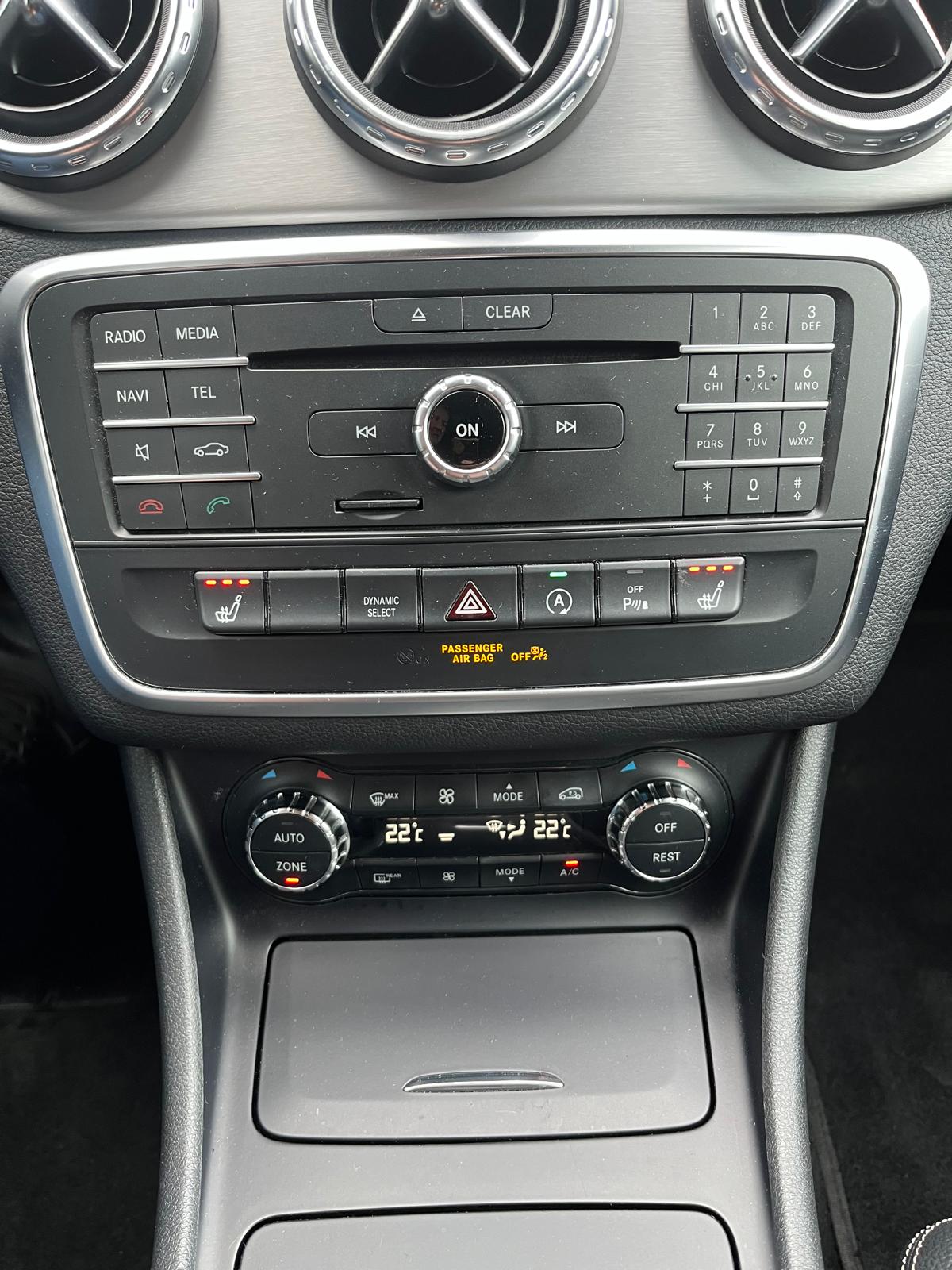 MERCEDES-BENZ GLA 200 Urban 7G-DCT-image-13
