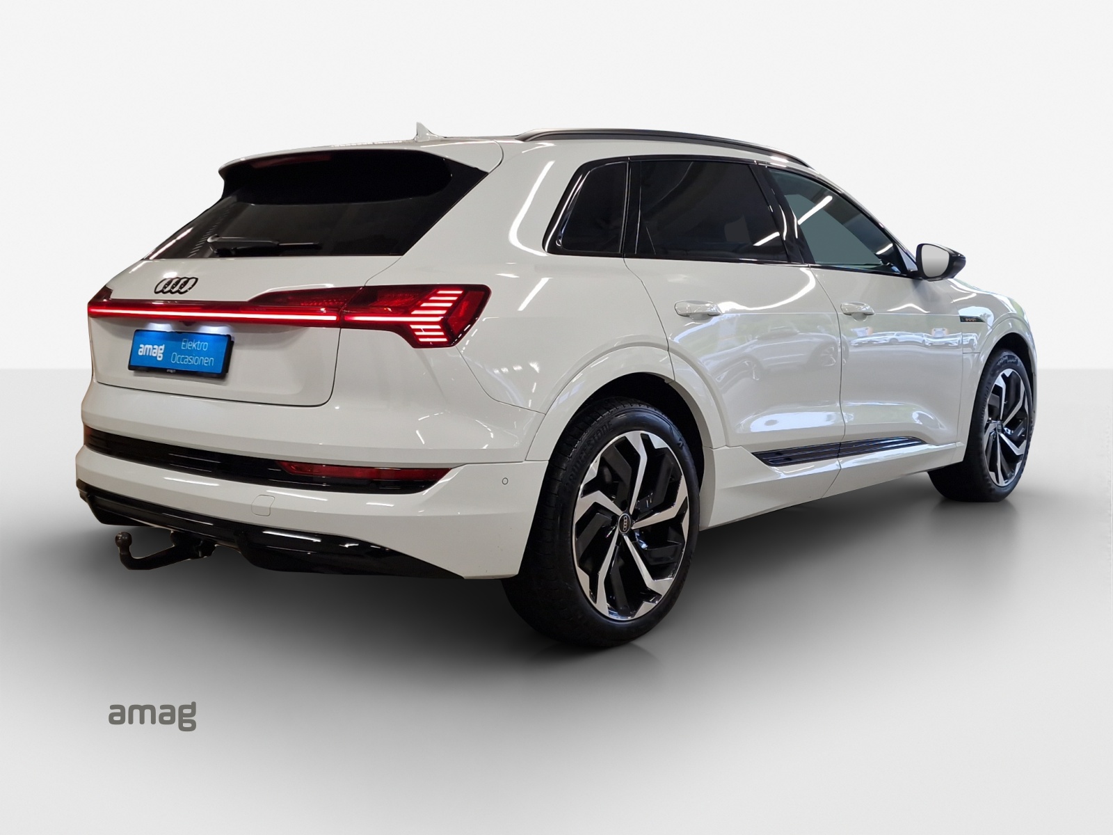 AUDI e-tron 55 S Line Black Edition quattro-image-4