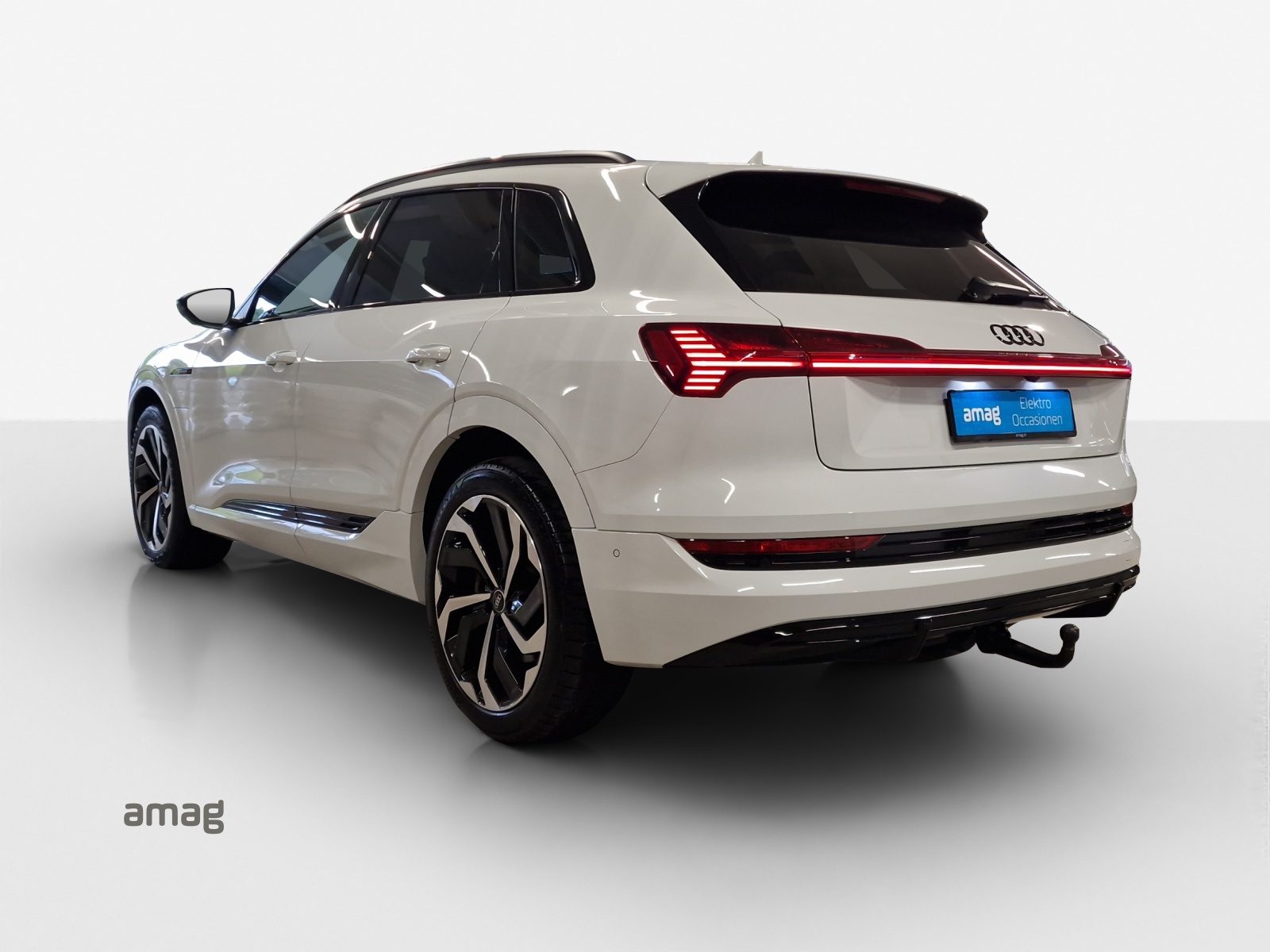 AUDI e-tron 55 S Line Black Edition quattro-image-2
