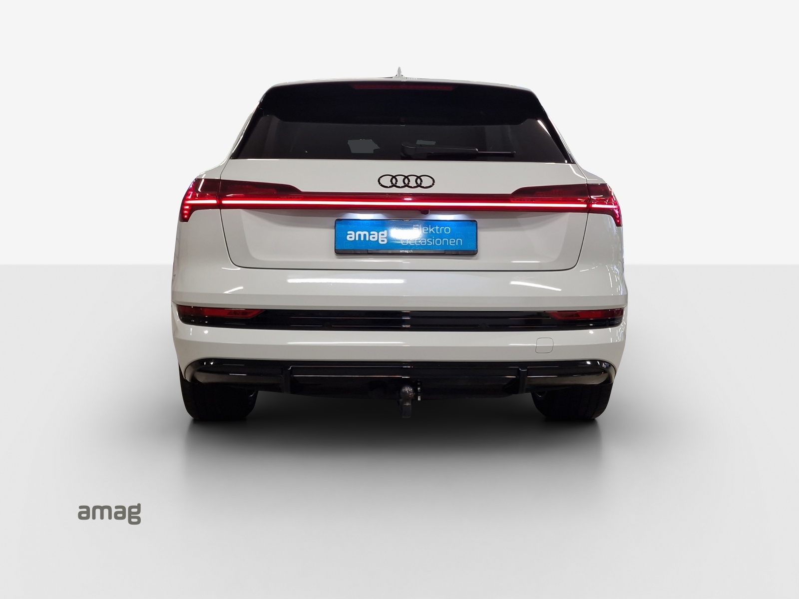 AUDI e-tron 55 S Line Black Edition quattro-showroom-element-3