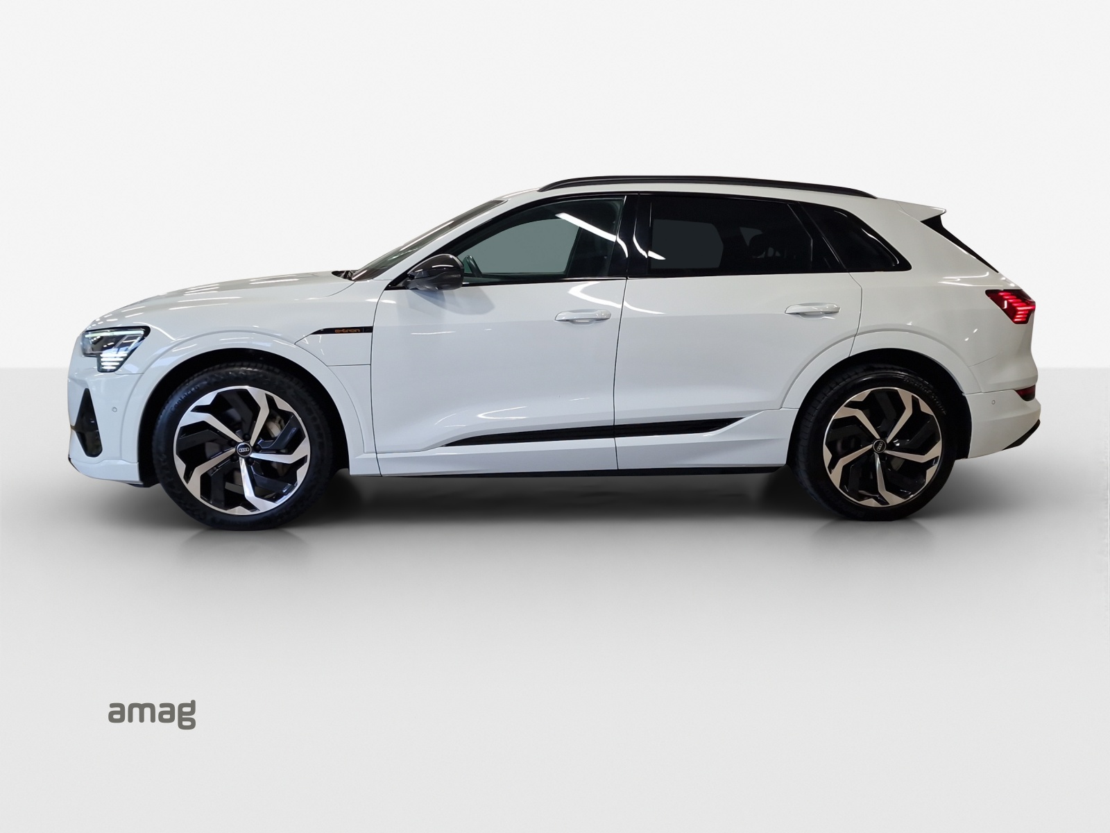 AUDI e-tron 55 S Line Black Edition quattro-showroom-element-1
