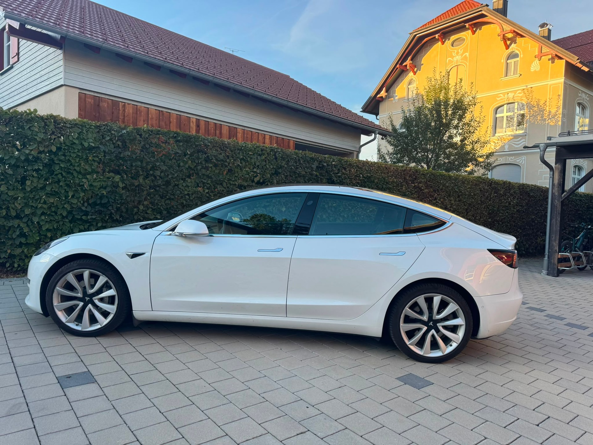 TESLA Long Range Dual Motor AWD-image-0