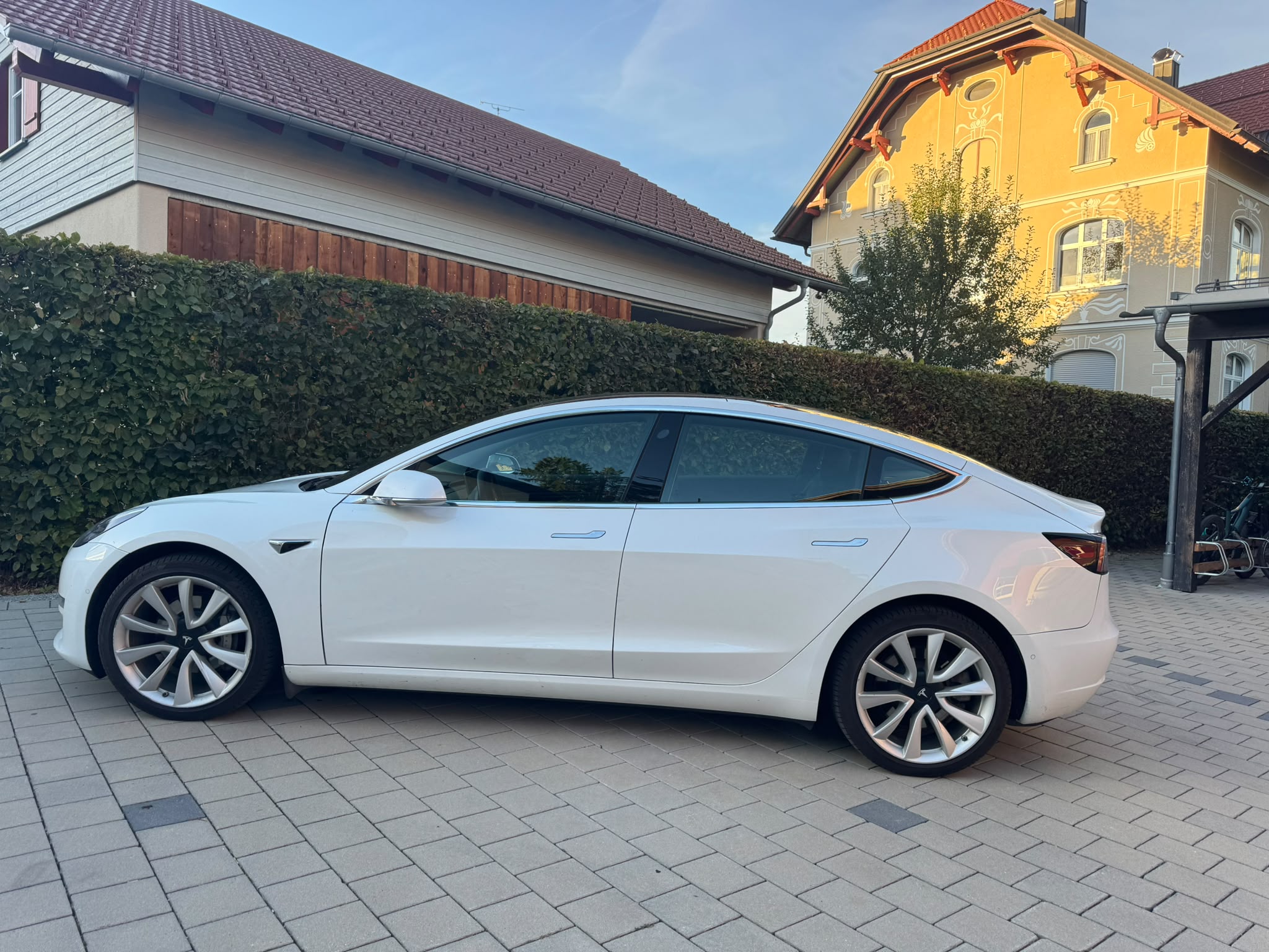 TESLA Long Range Dual Motor AWD — slika 1