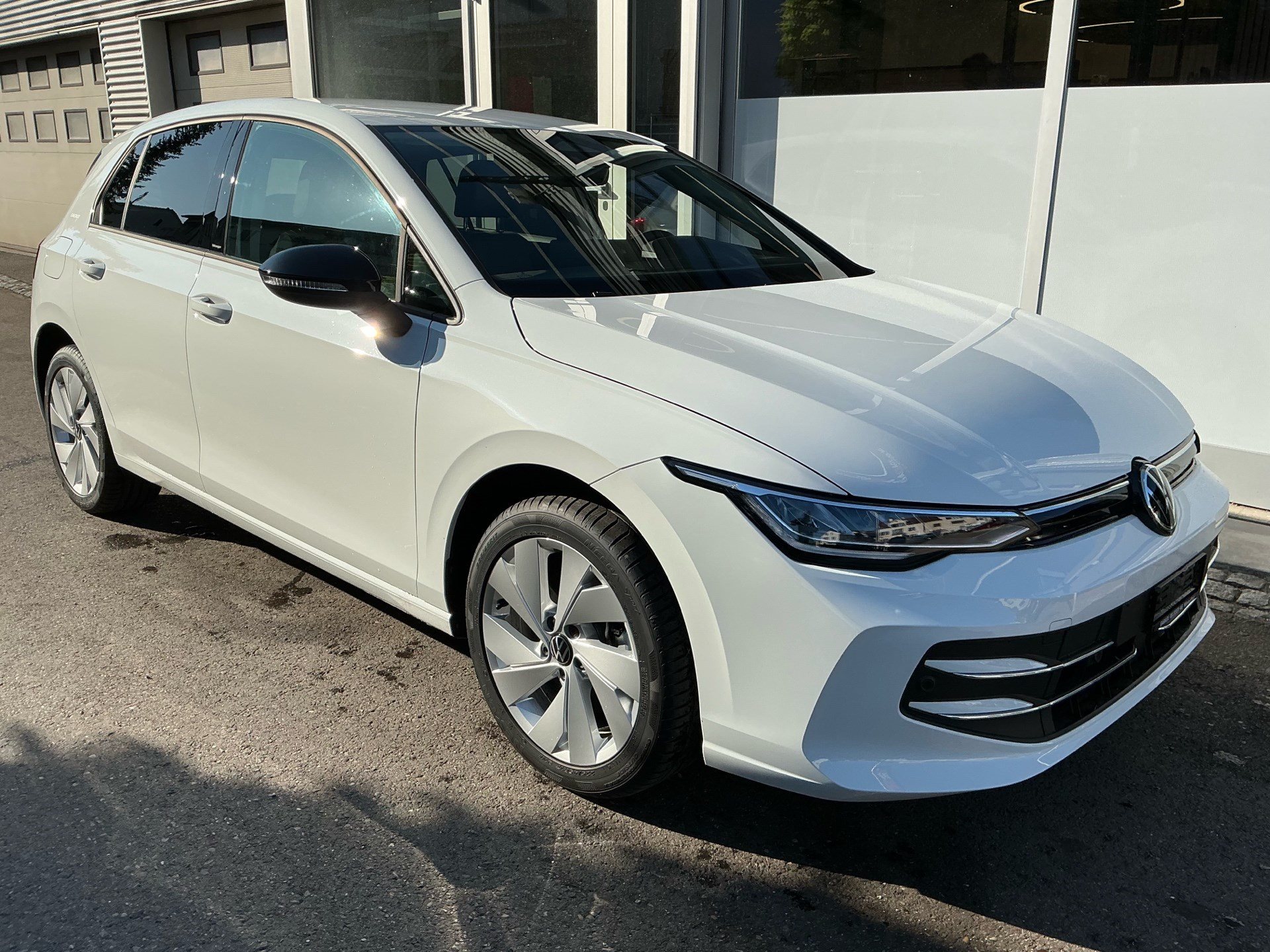 VW Golf 1.5 TSI eHYBRID 204 PS *** ELEKTRISCHE REICHWEITE 140KM ***-image-2