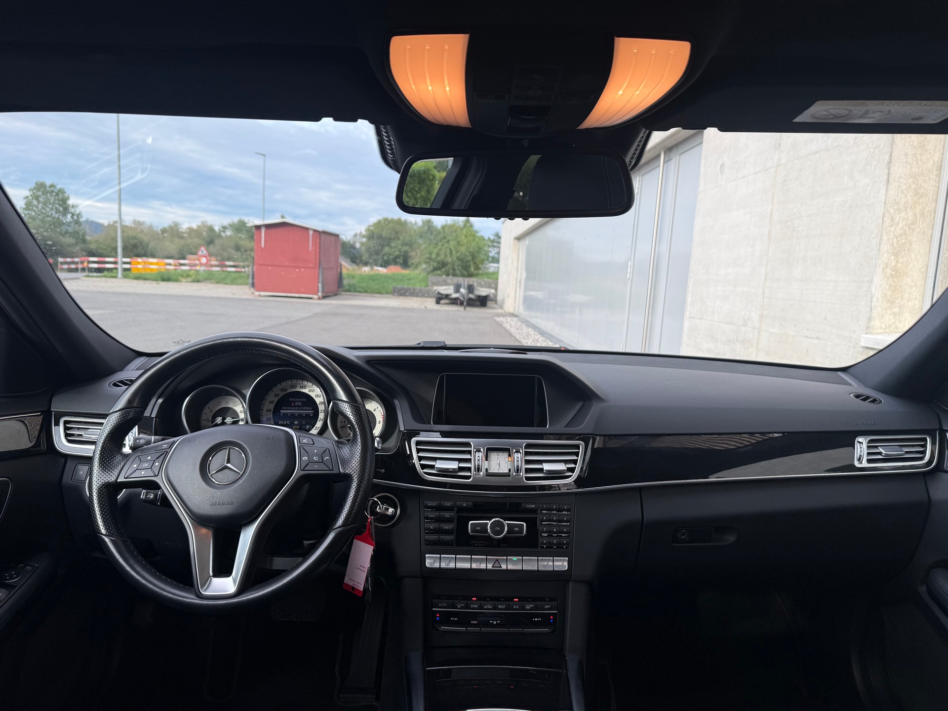 MERCEDES-BENZ E 350 BlueTEC Avantgarde 4Matic 7G-Tronic-image-12