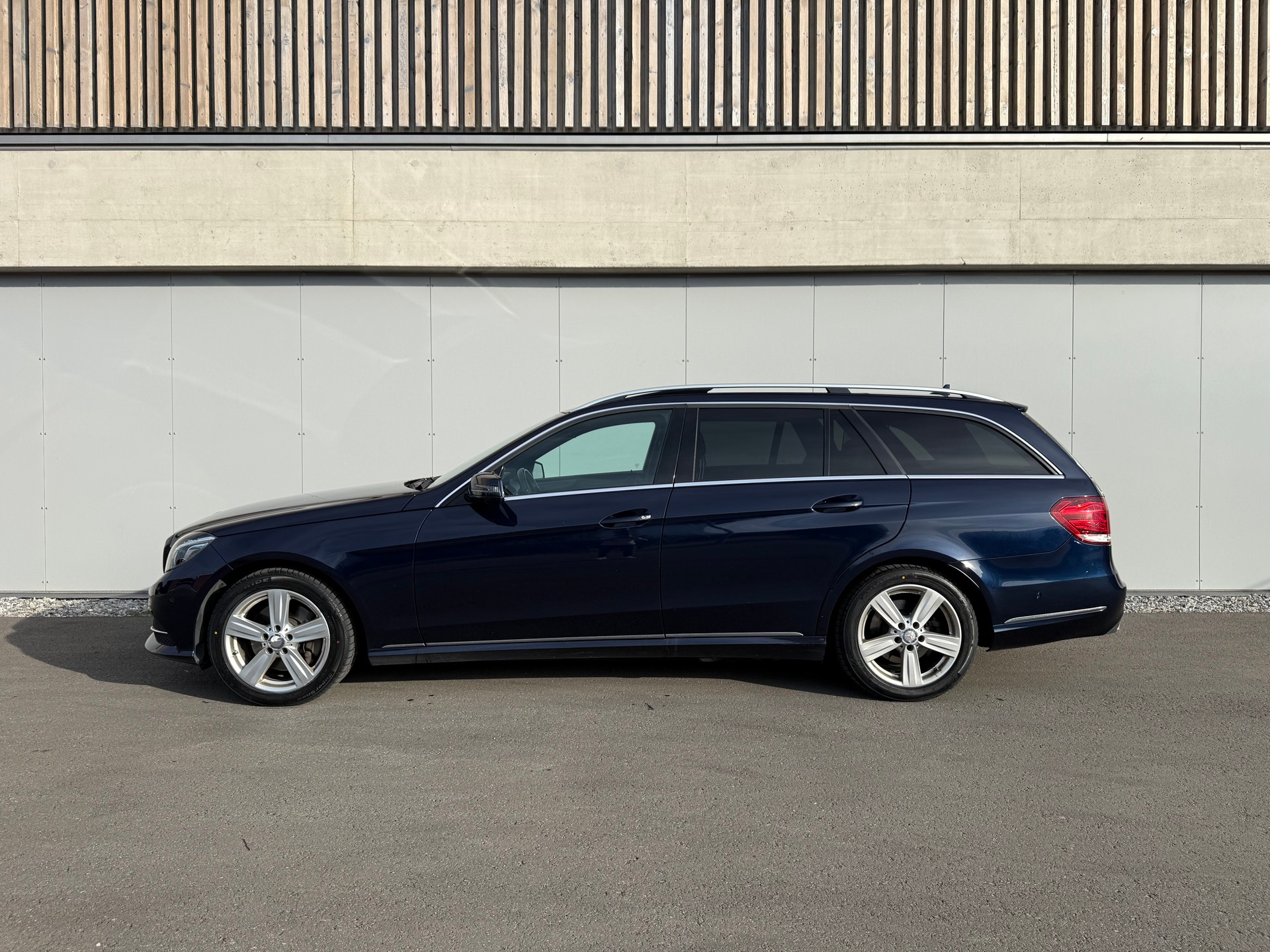 MERCEDES-BENZ E 350 BlueTEC Avantgarde 4Matic 7G-Tronic-image-2