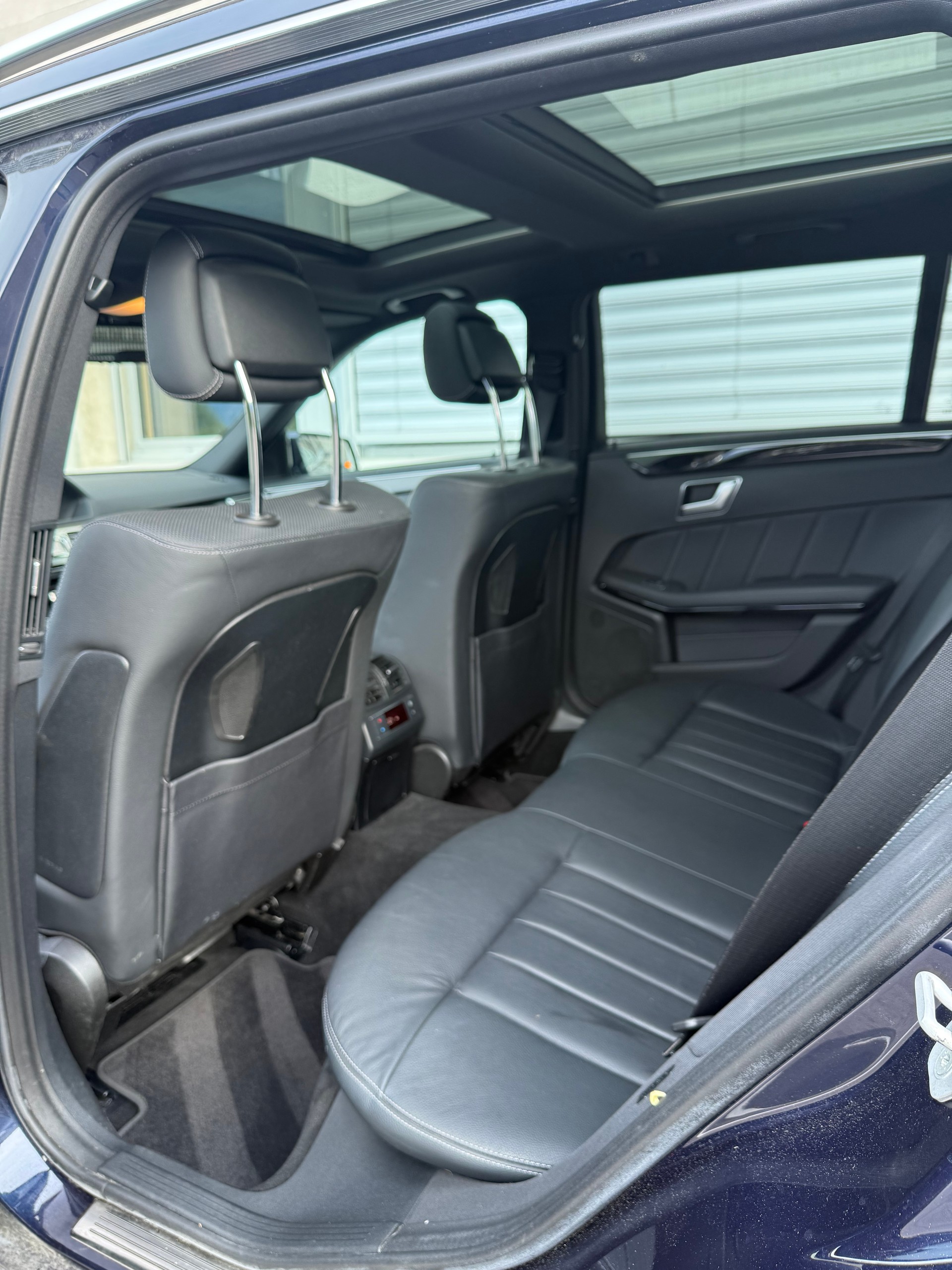 MERCEDES-BENZ E 350 BlueTEC Avantgarde 4Matic 7G-Tronic-image-9