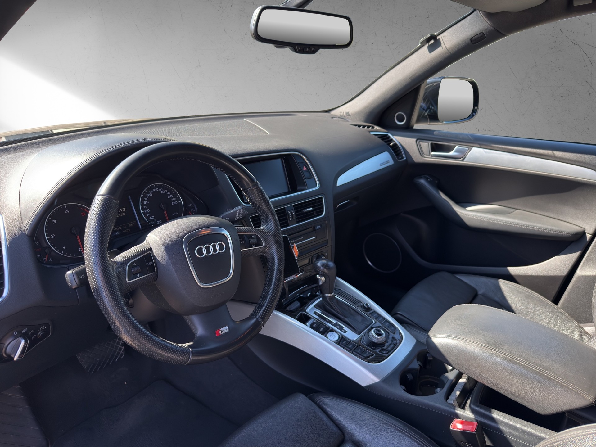 AUDI Q5 3.0 TDI quattro S-tronic-image-6